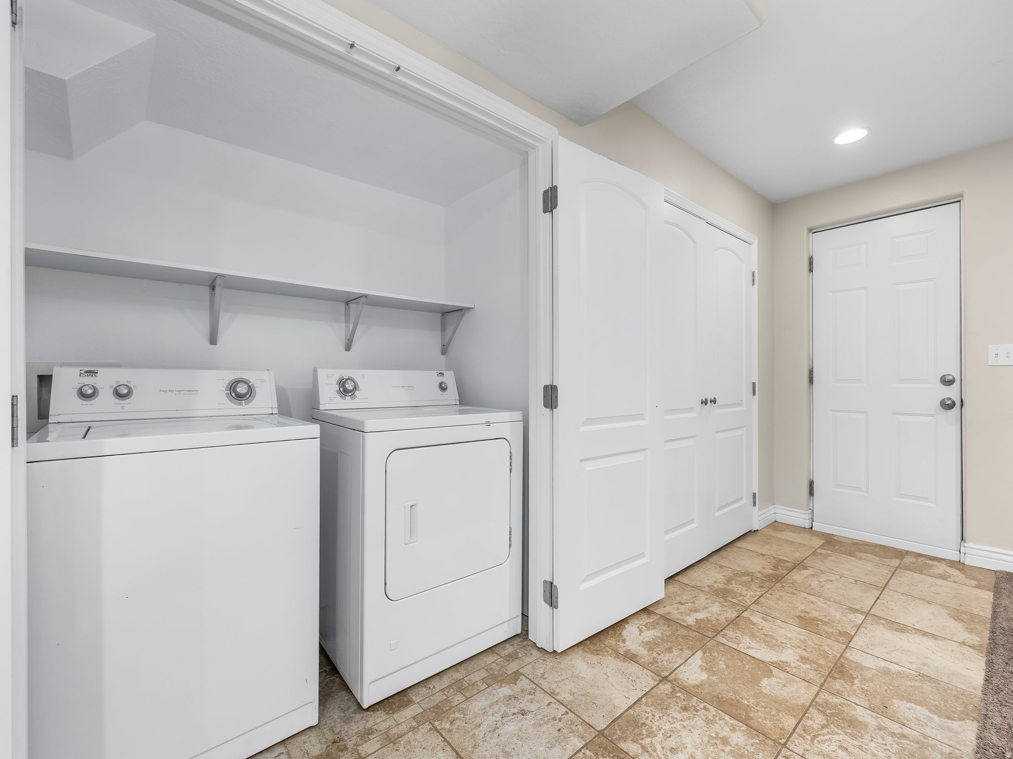 9242 N EMERALD LAKE CV