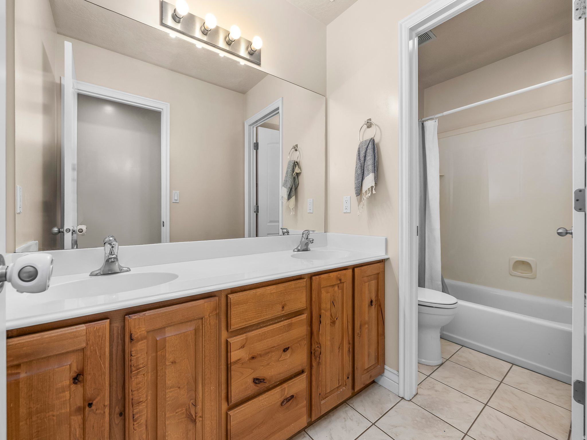 9242 N EMERALD LAKE CV