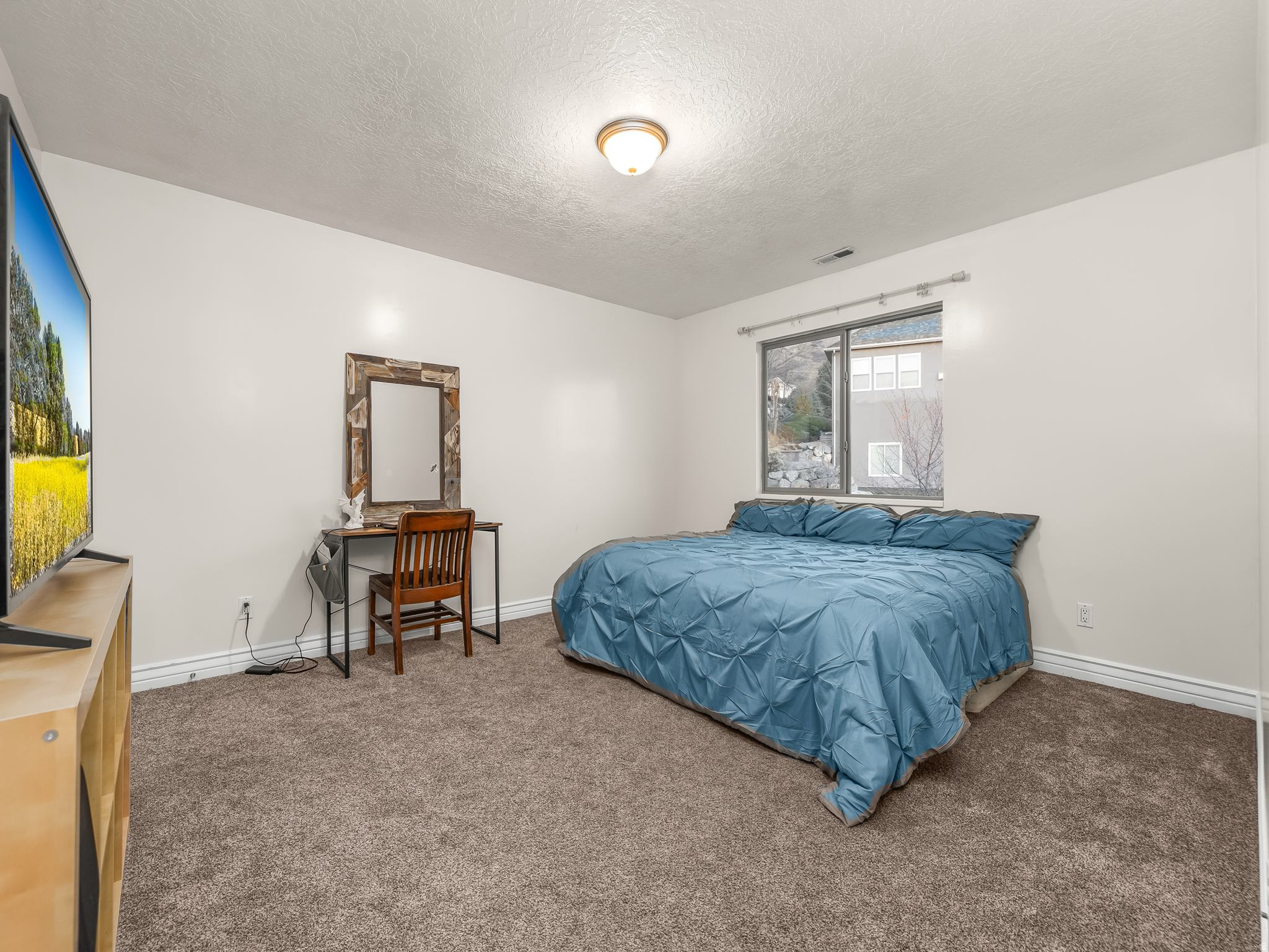 9242 N EMERALD LAKE CV