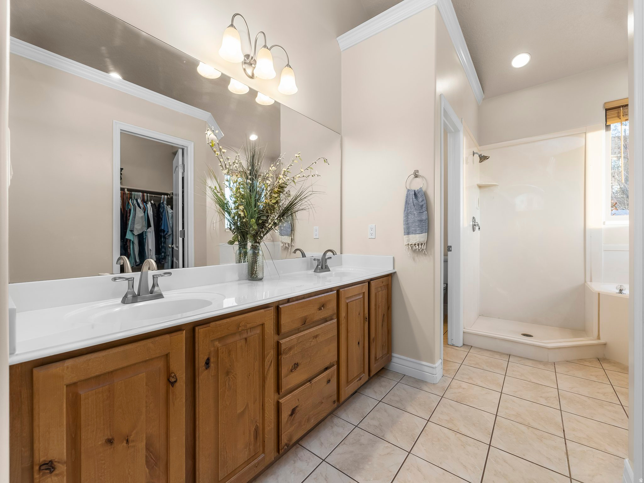 9242 N EMERALD LAKE CV