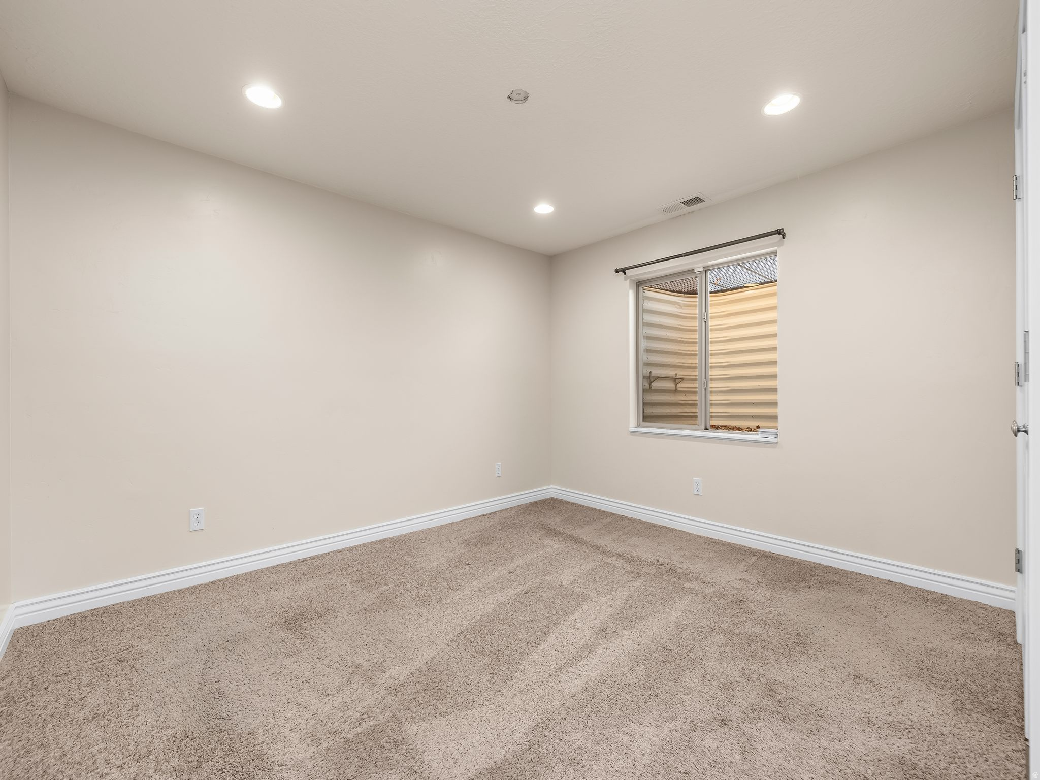9242 N EMERALD LAKE CV
