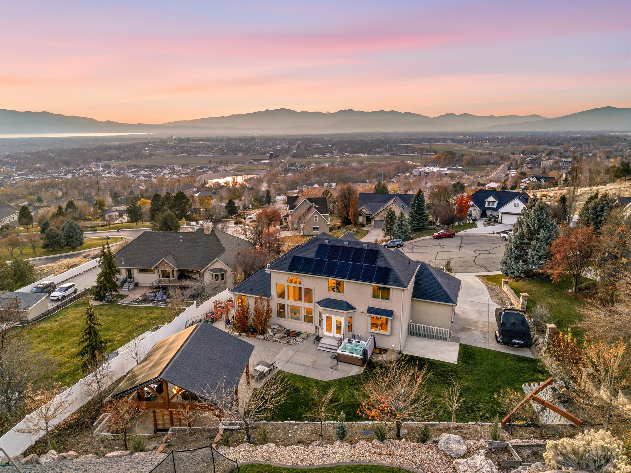 9242 N EMERALD LAKE CV