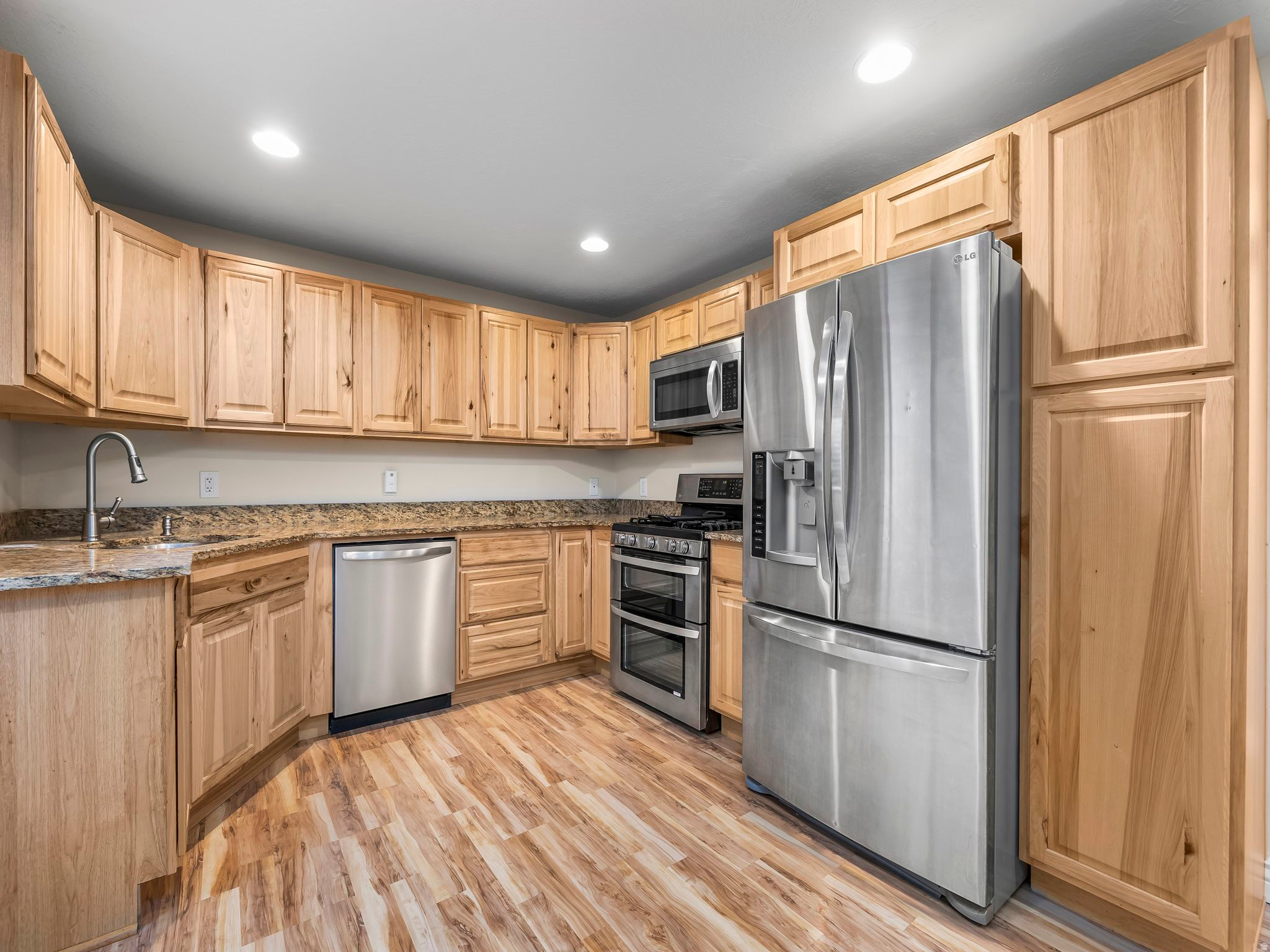 9242 N EMERALD LAKE CV