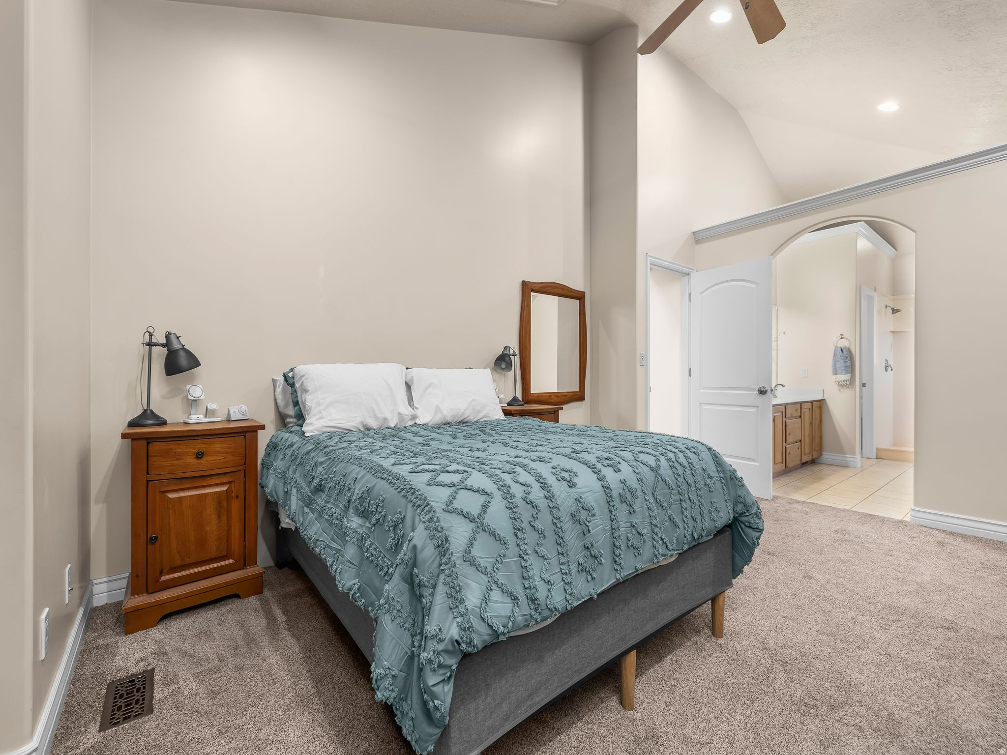 9242 N EMERALD LAKE CV