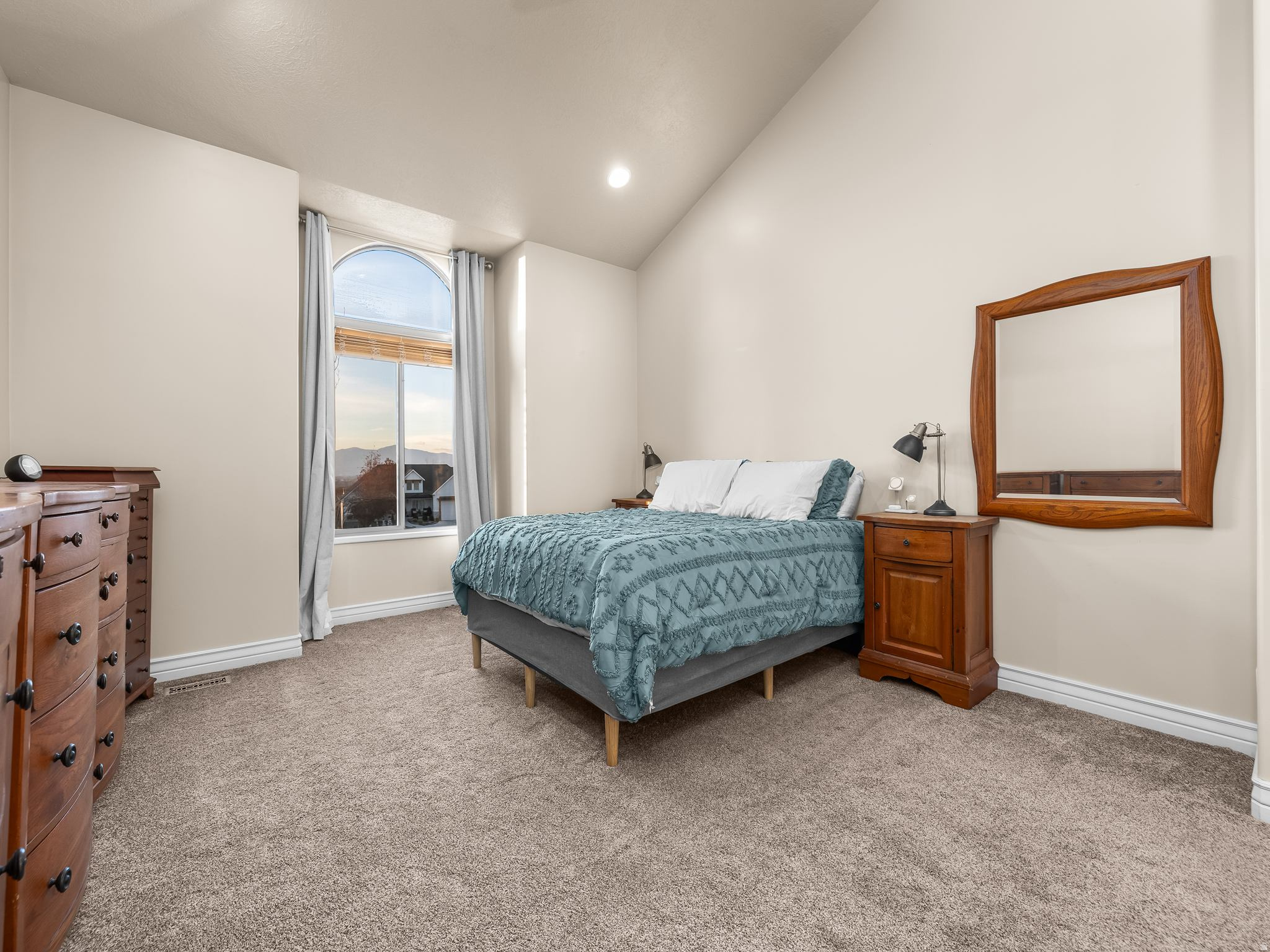 9242 N EMERALD LAKE CV