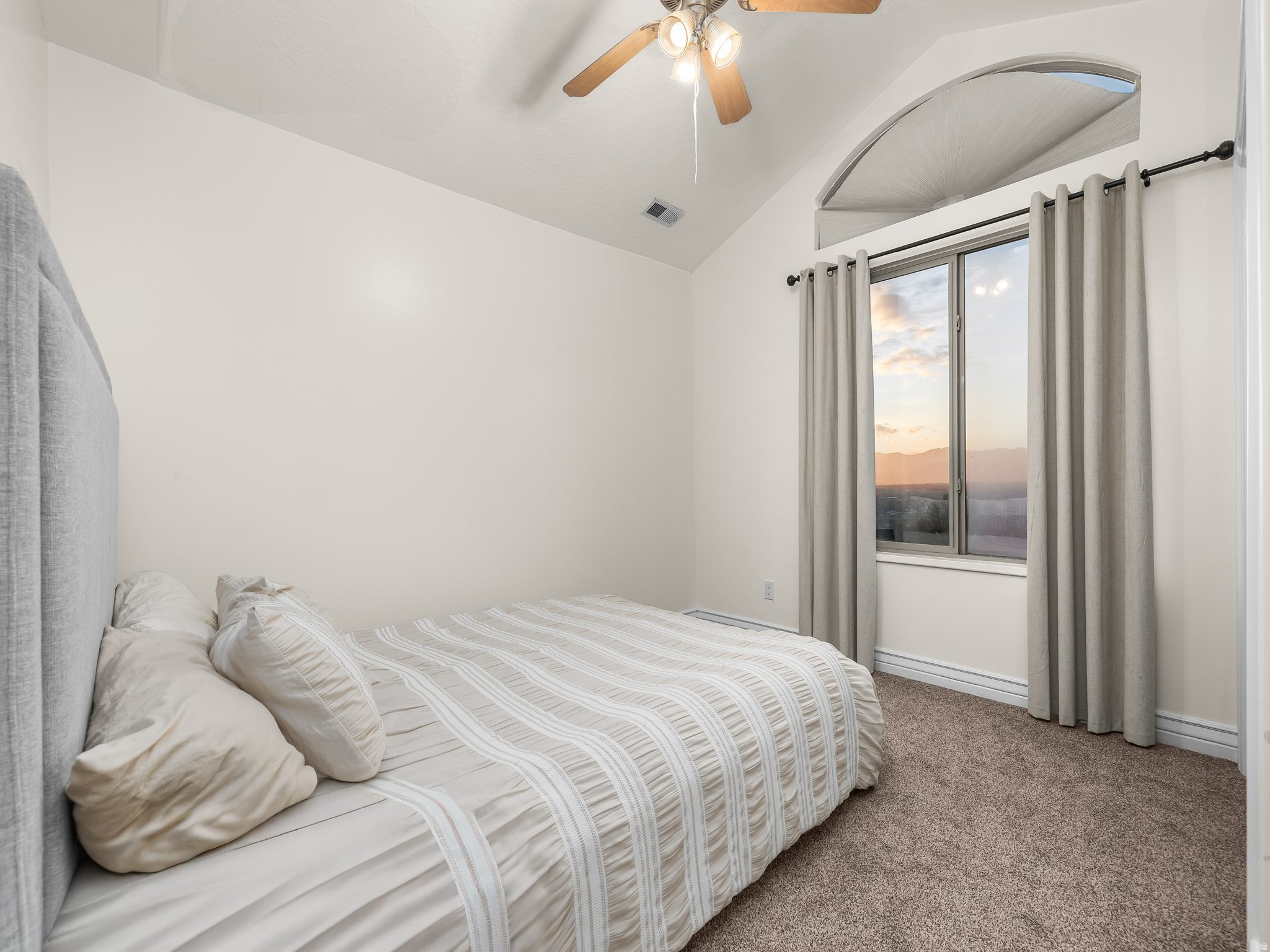 9242 N EMERALD LAKE CV