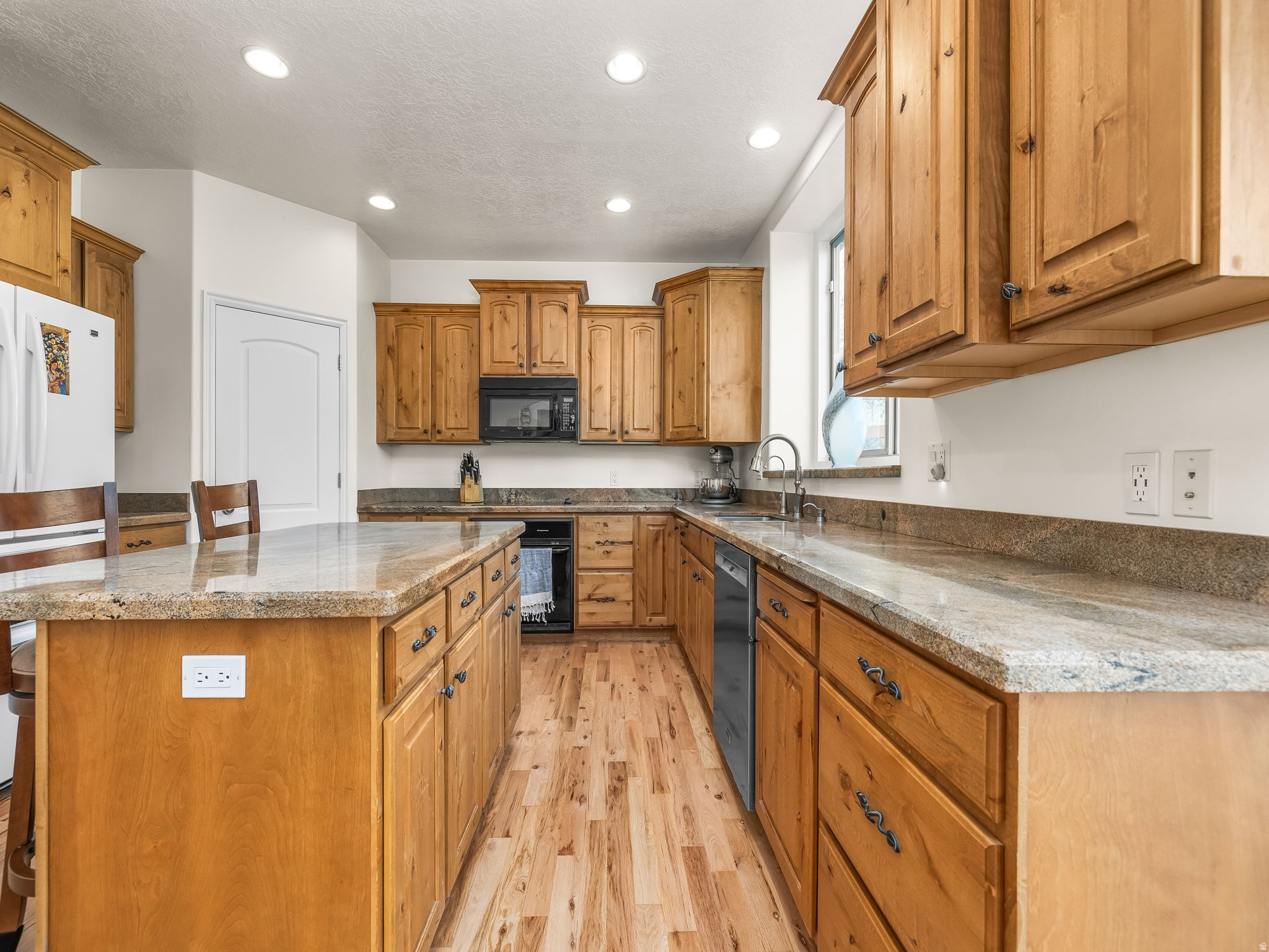 9242 N EMERALD LAKE CV