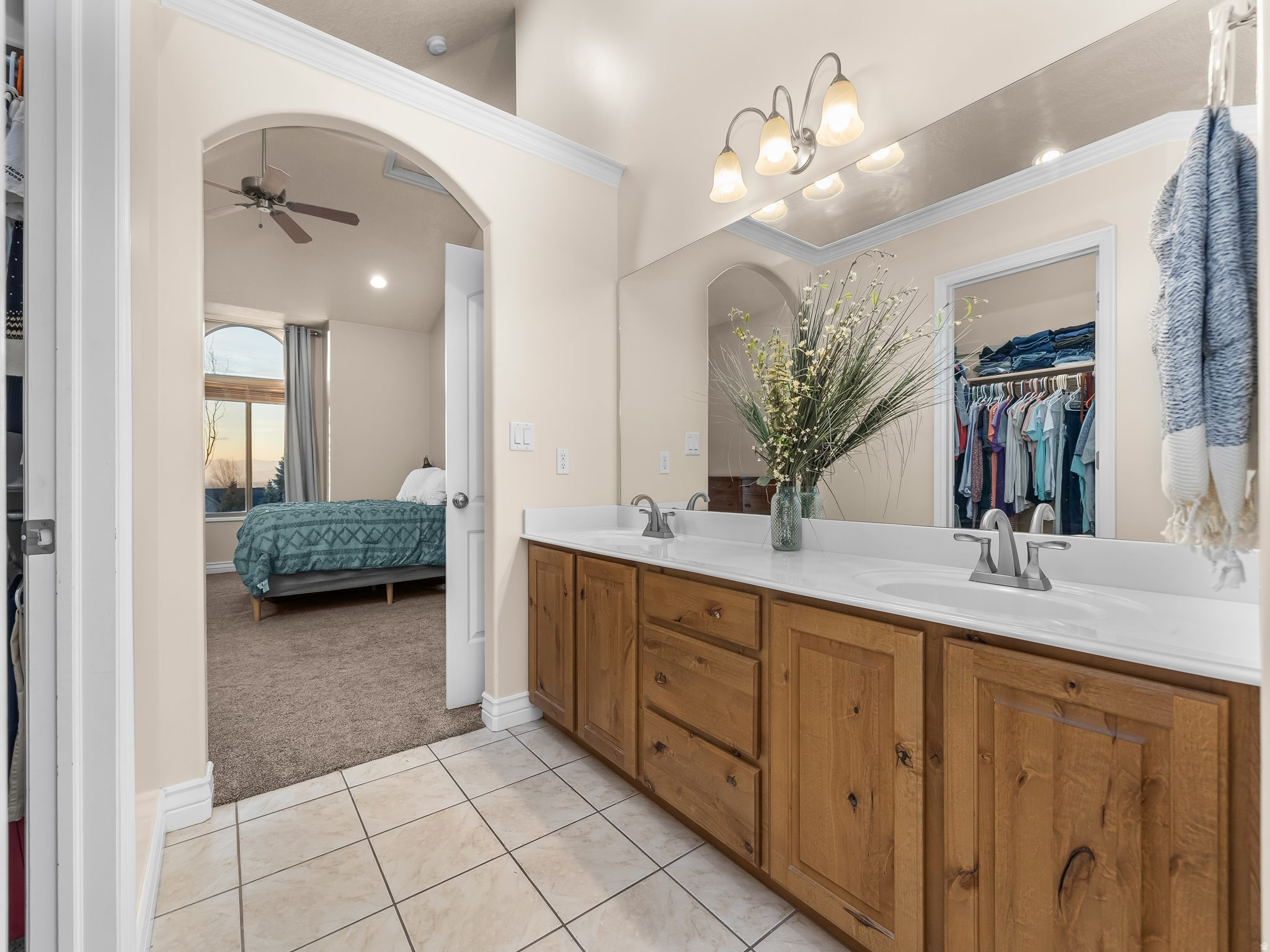9242 N EMERALD LAKE CV