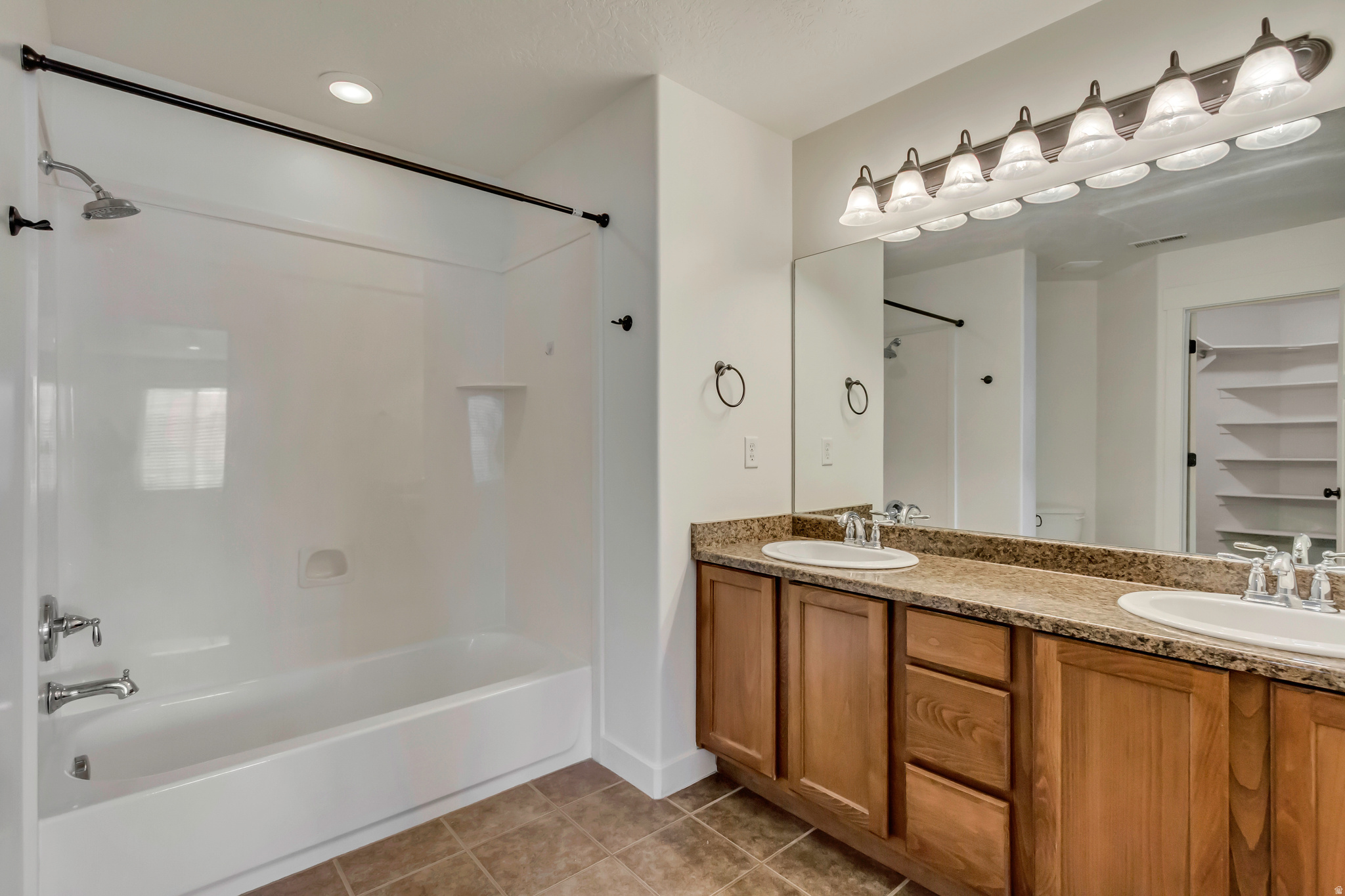 4095 E OAKLAND HILLS DR