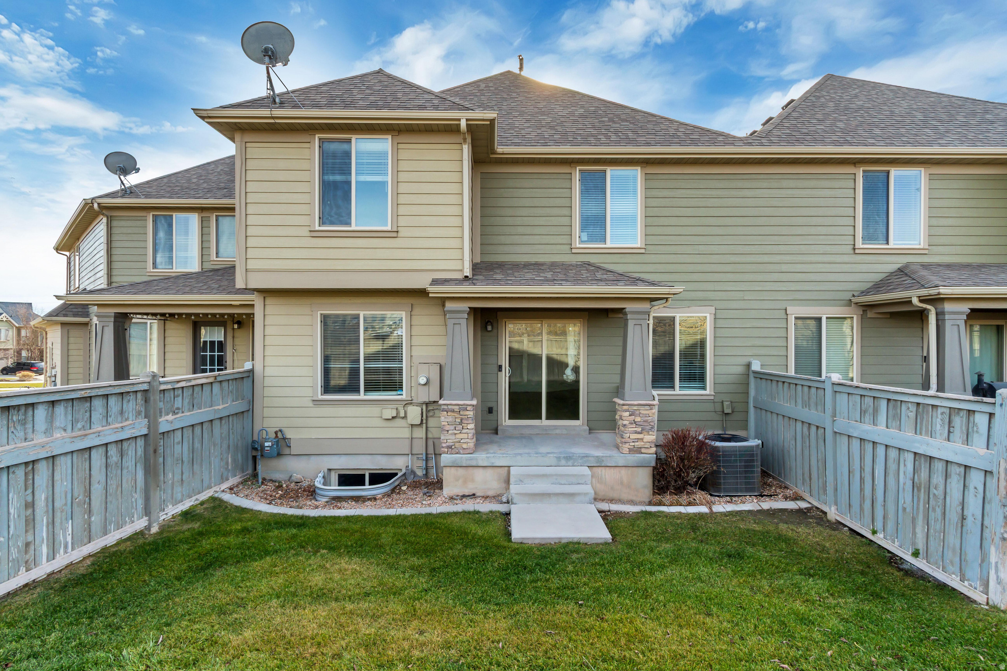 4095 E OAKLAND HILLS DR