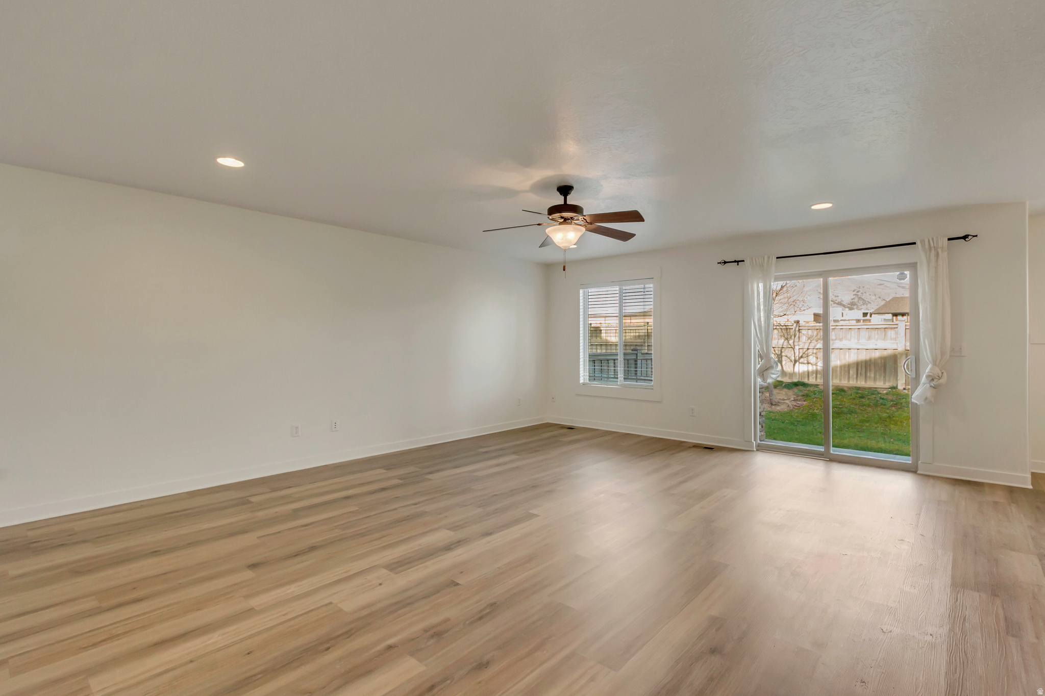 4095 E OAKLAND HILLS DR