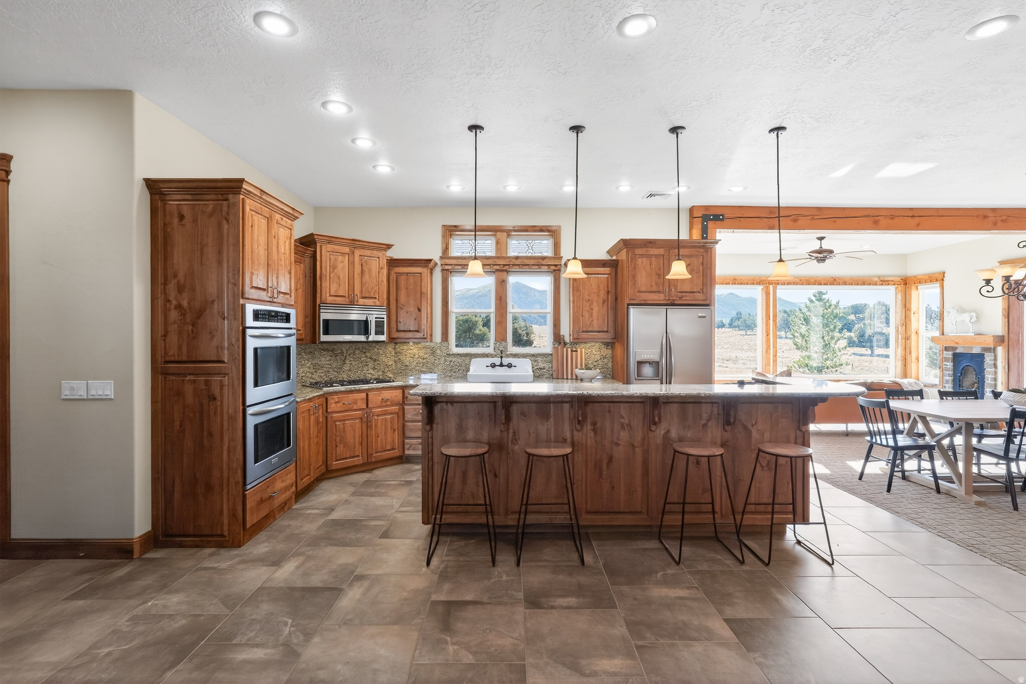 2250 E PAUNSAUGUNT CLIFFS DR
