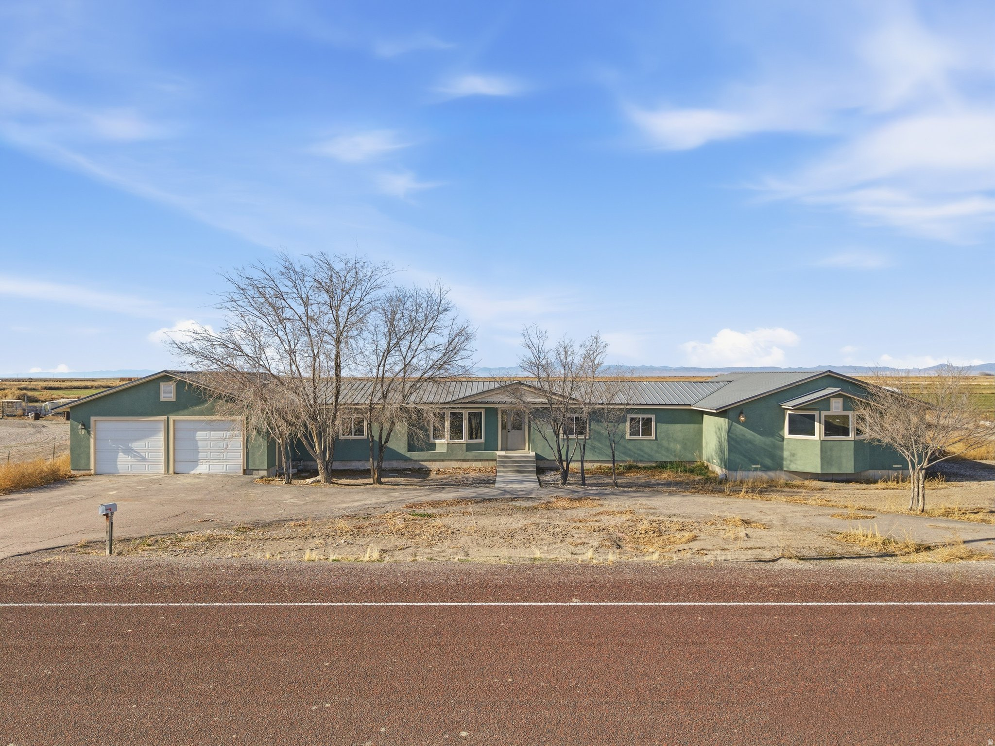 1025 N MAIN ST