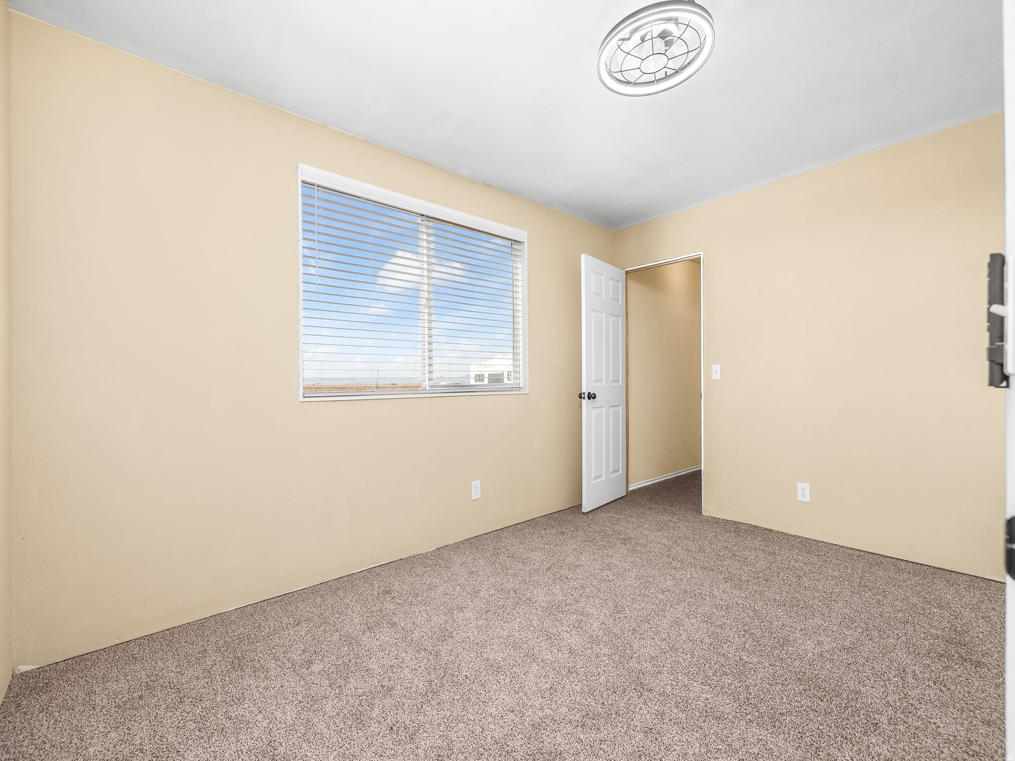1025 N MAIN ST