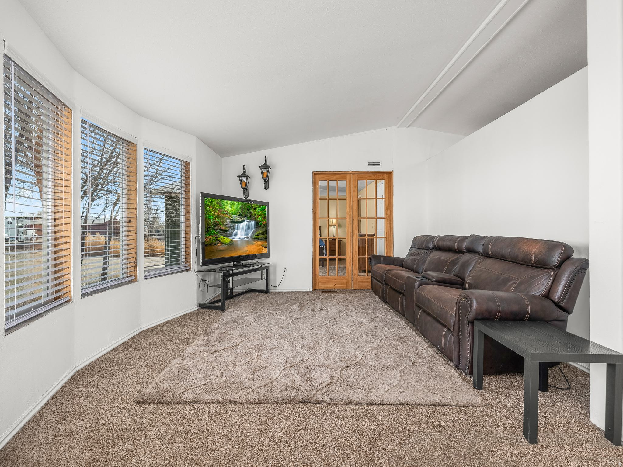 1025 N MAIN ST