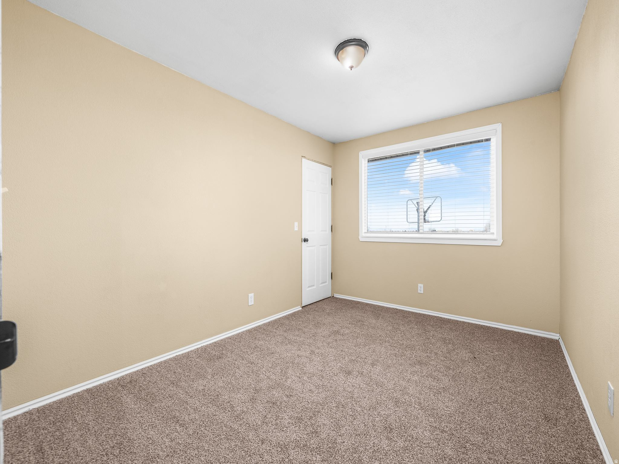 1025 N MAIN ST