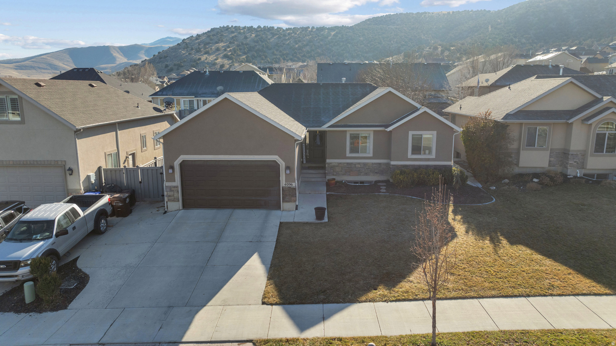 4096 E MOHICAN DR