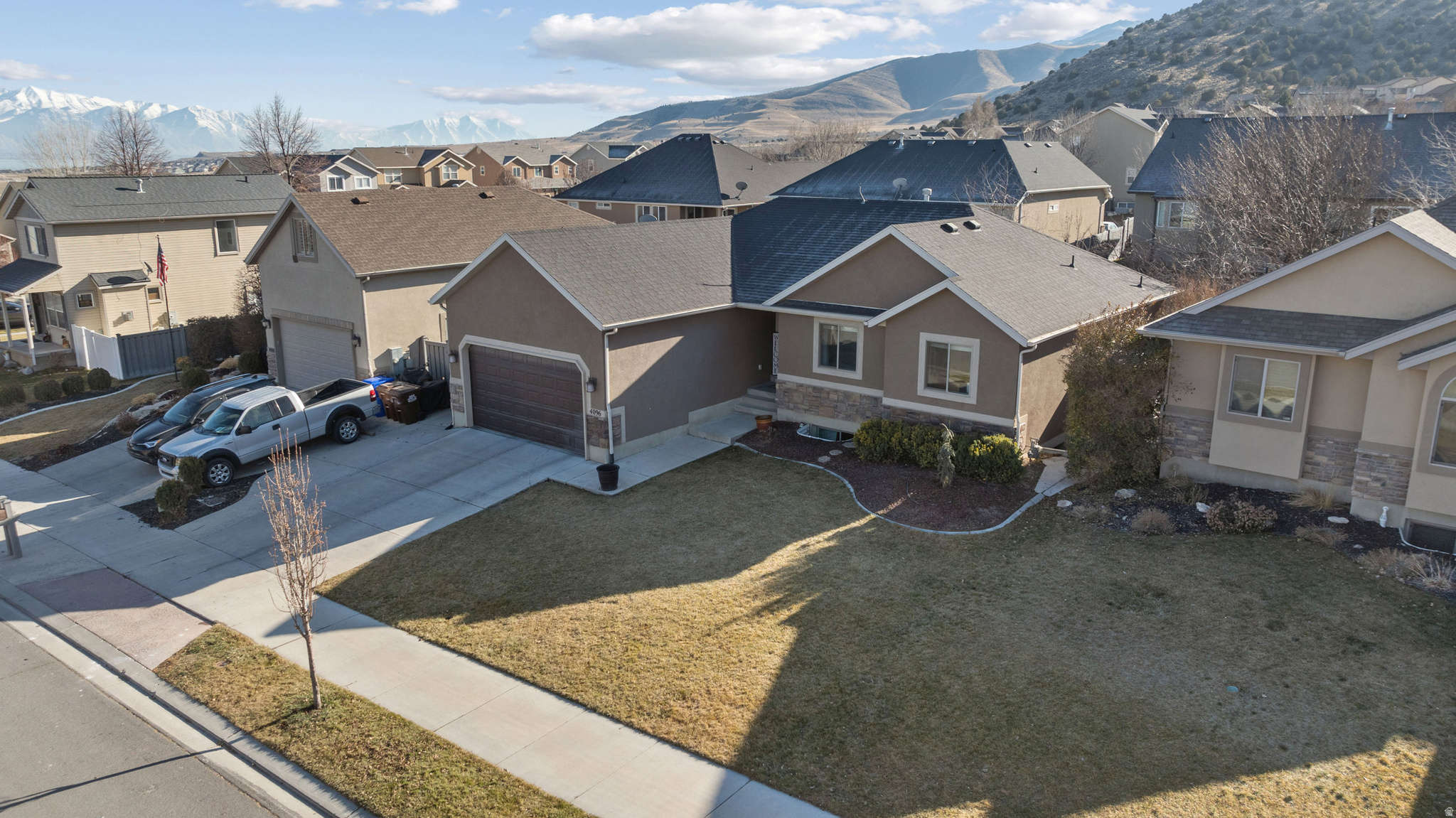 4096 E MOHICAN DR
