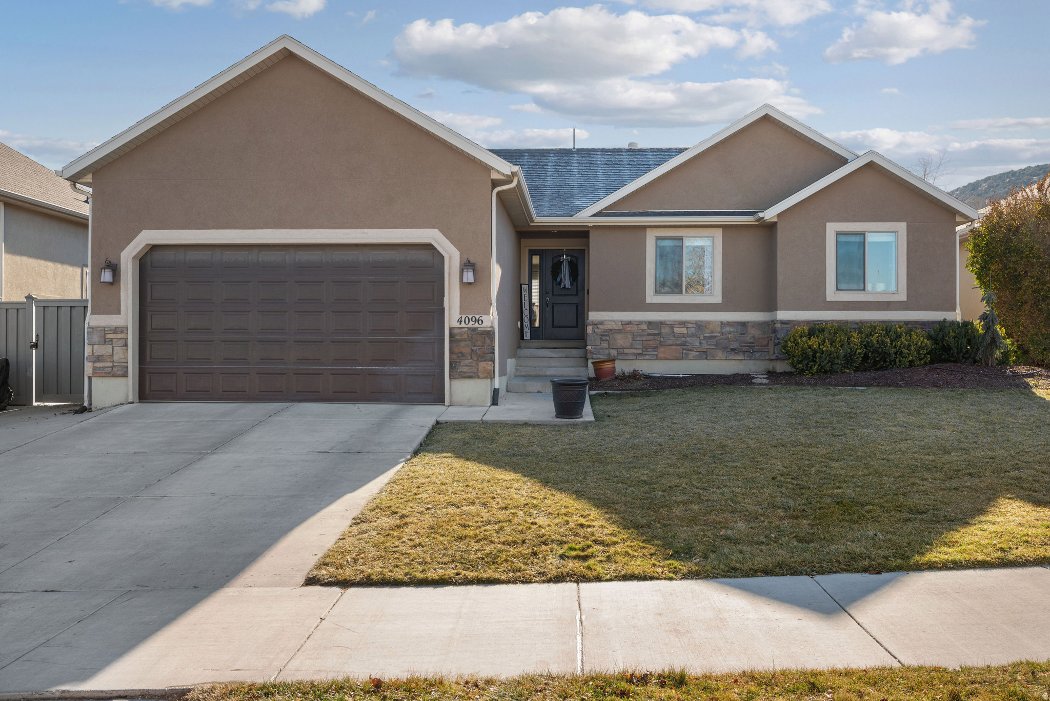 4096 E MOHICAN DR