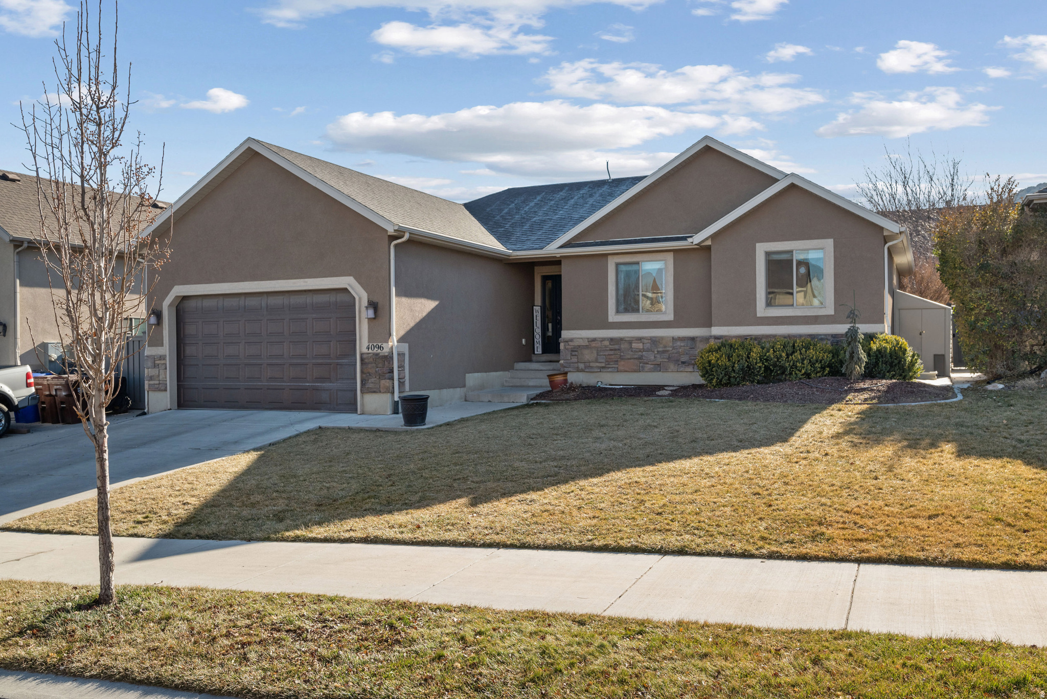 4096 E MOHICAN DR