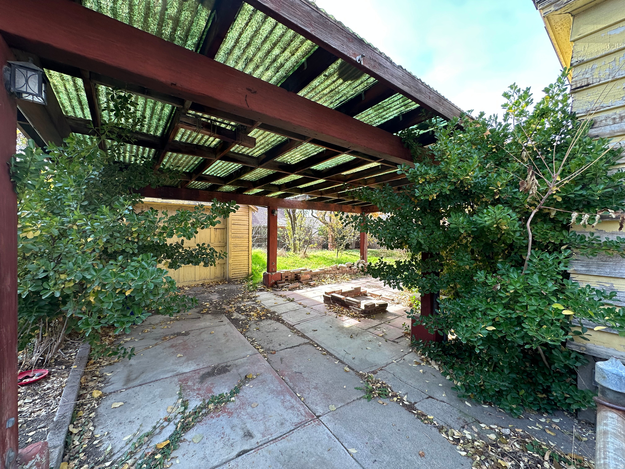 1606 E LAIRD AVE