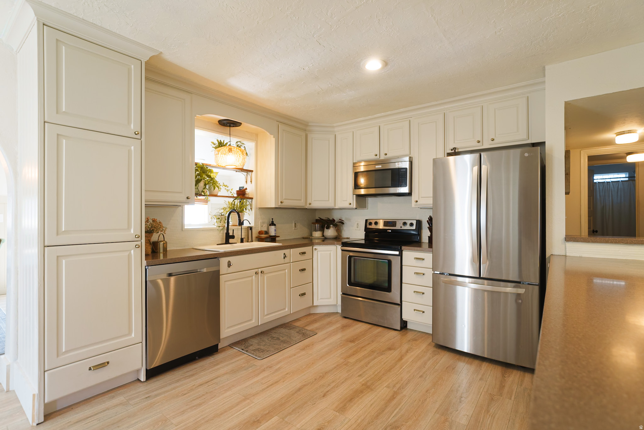 1003 W MAIN
