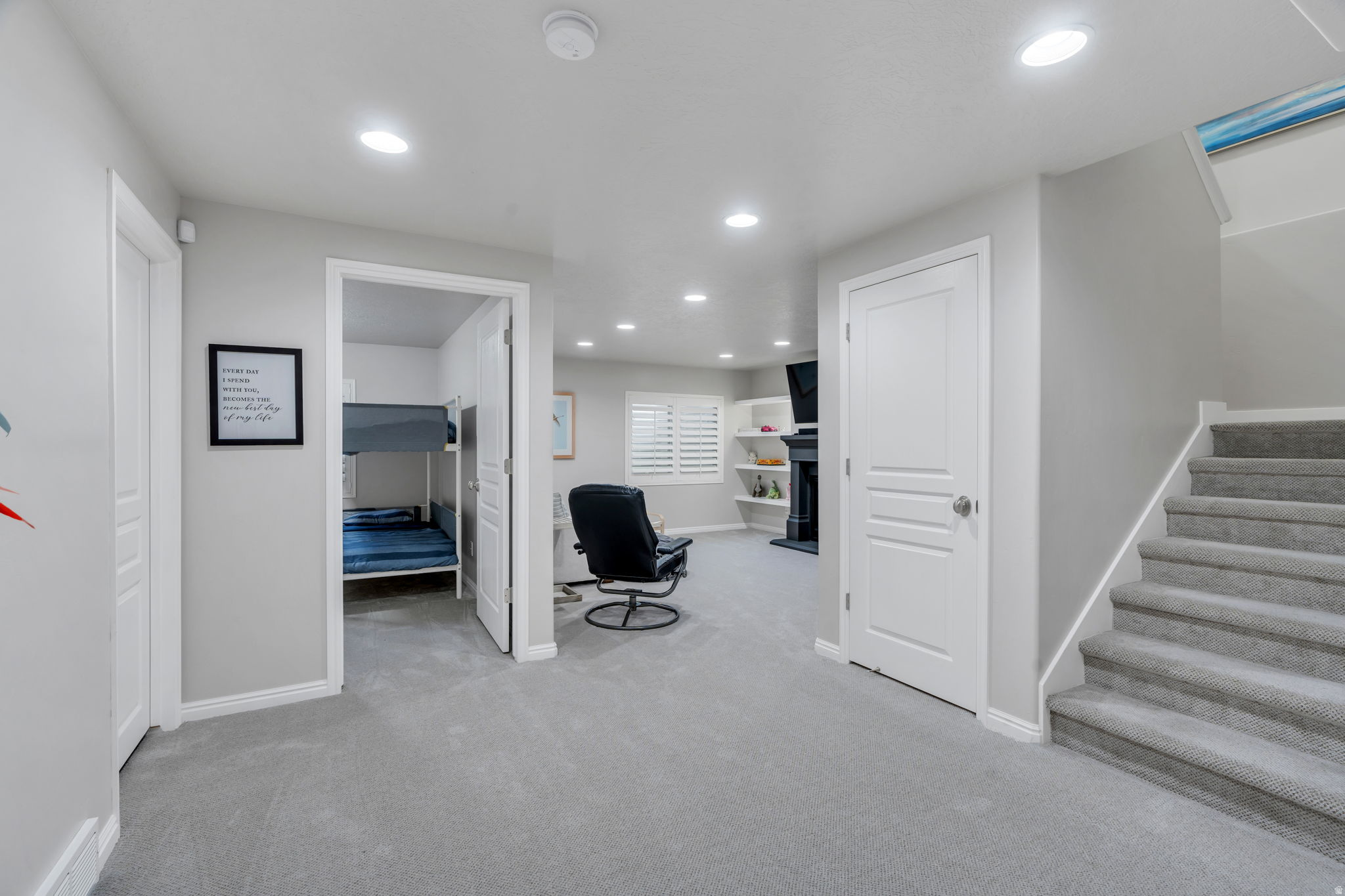 256 E BACKHAND LN