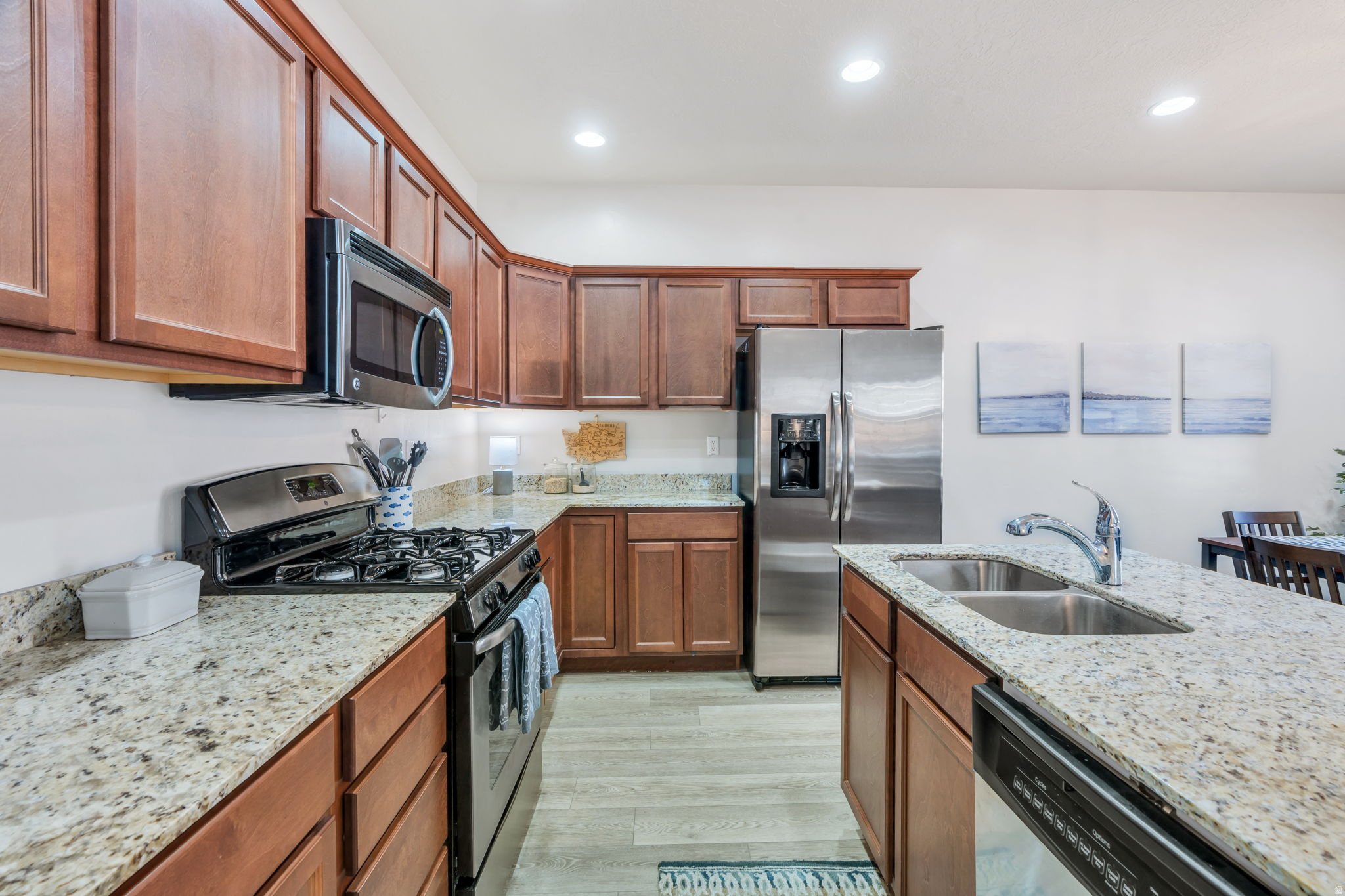 256 E BACKHAND LN