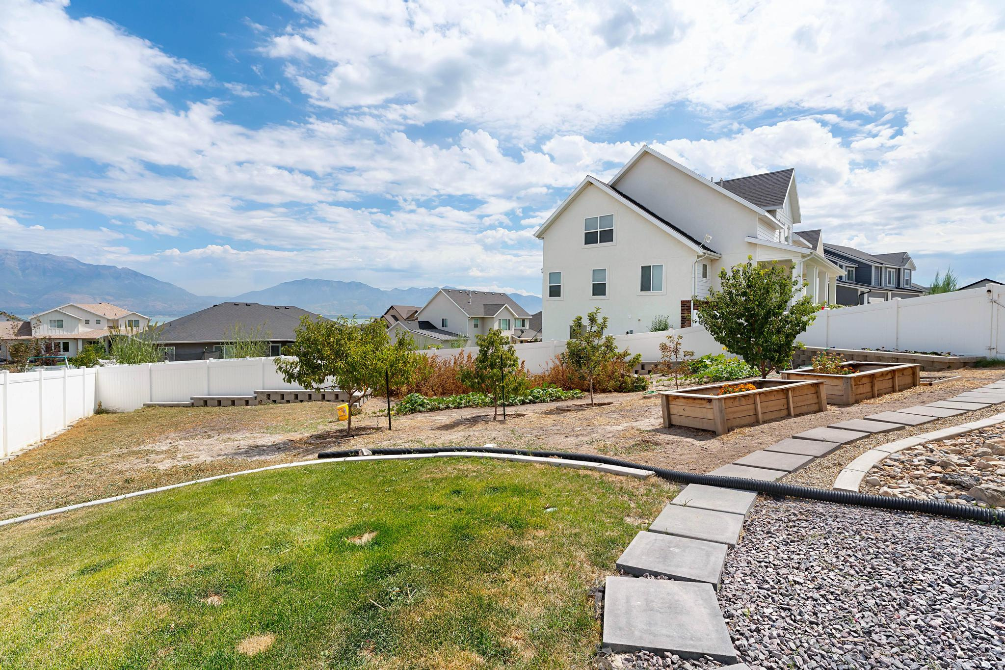 3727 S LARKSPUR CIR