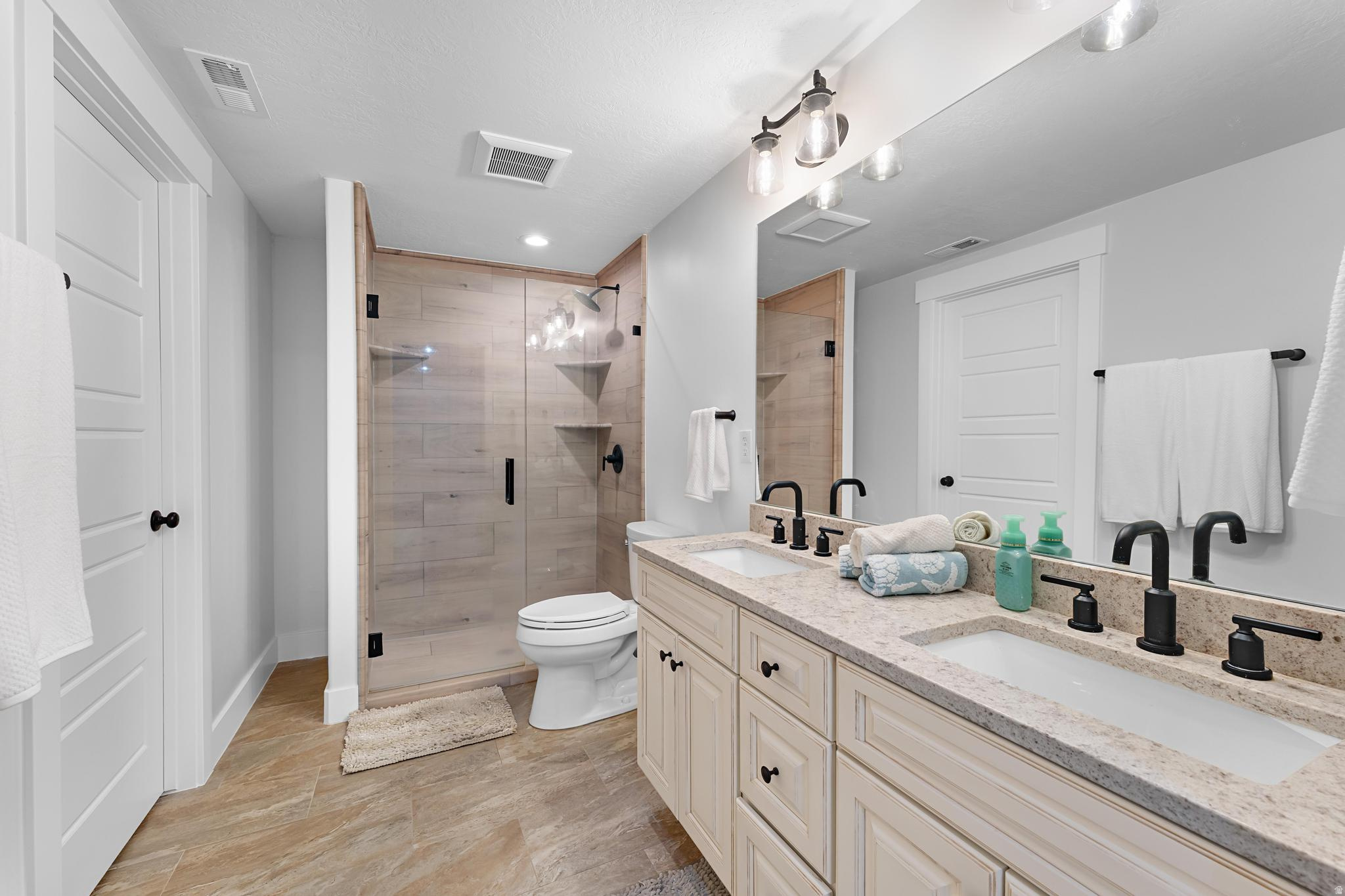 3727 S LARKSPUR CIR