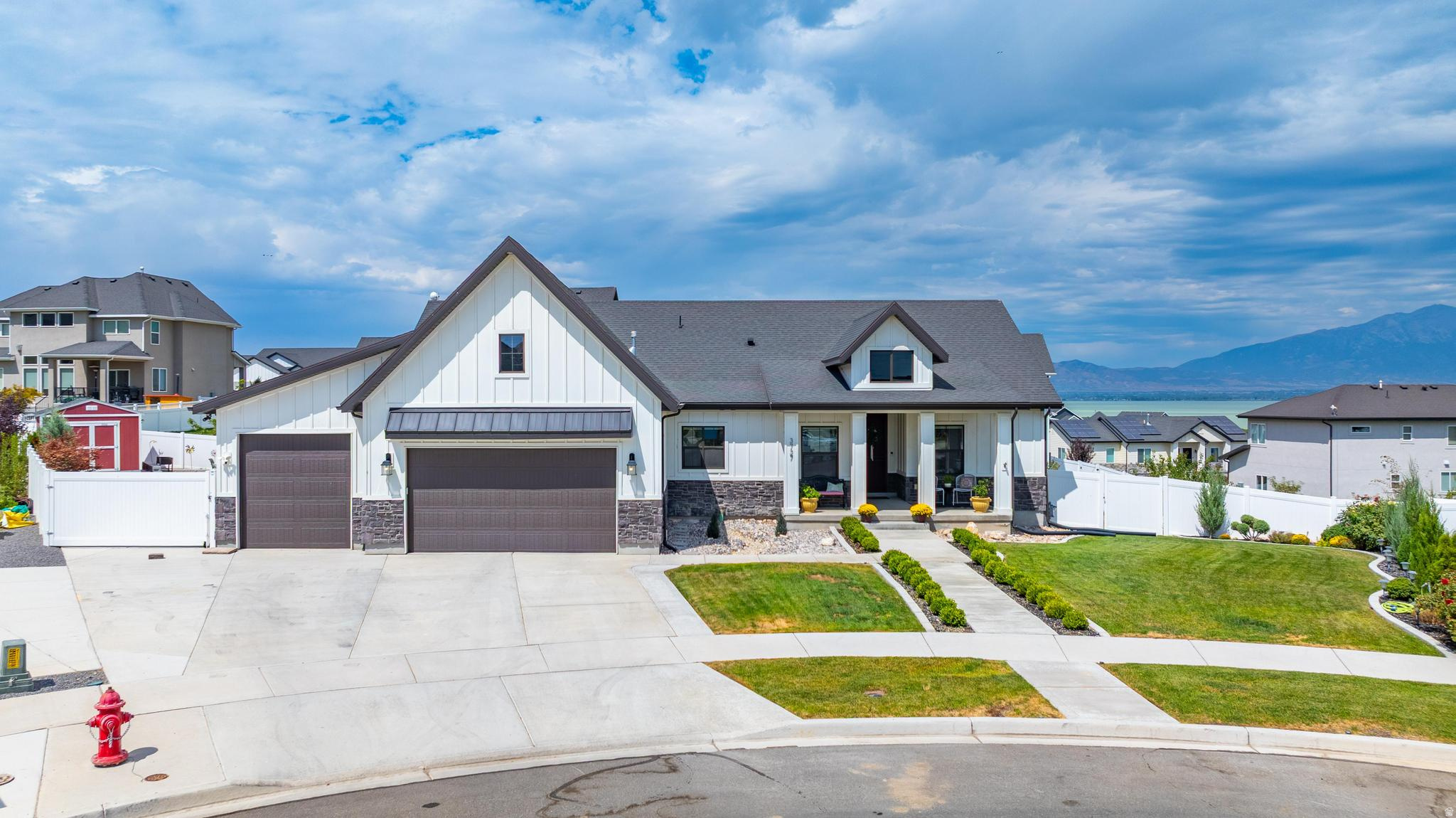 3727 S LARKSPUR CIR