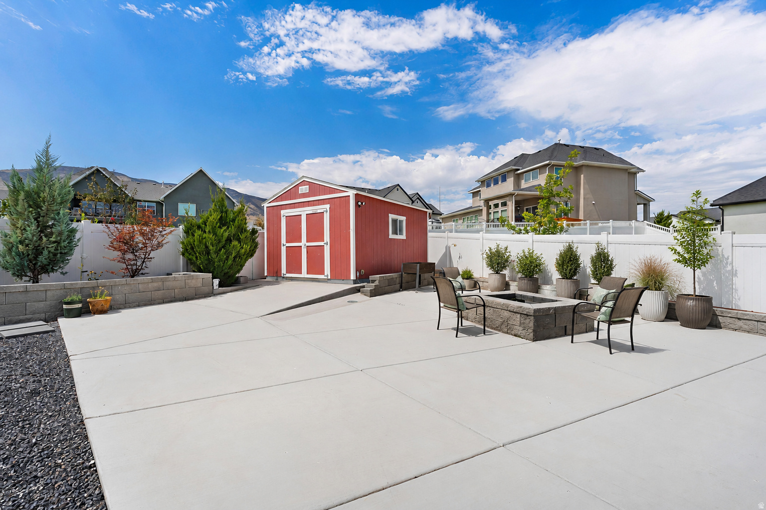 3727 S LARKSPUR CIR