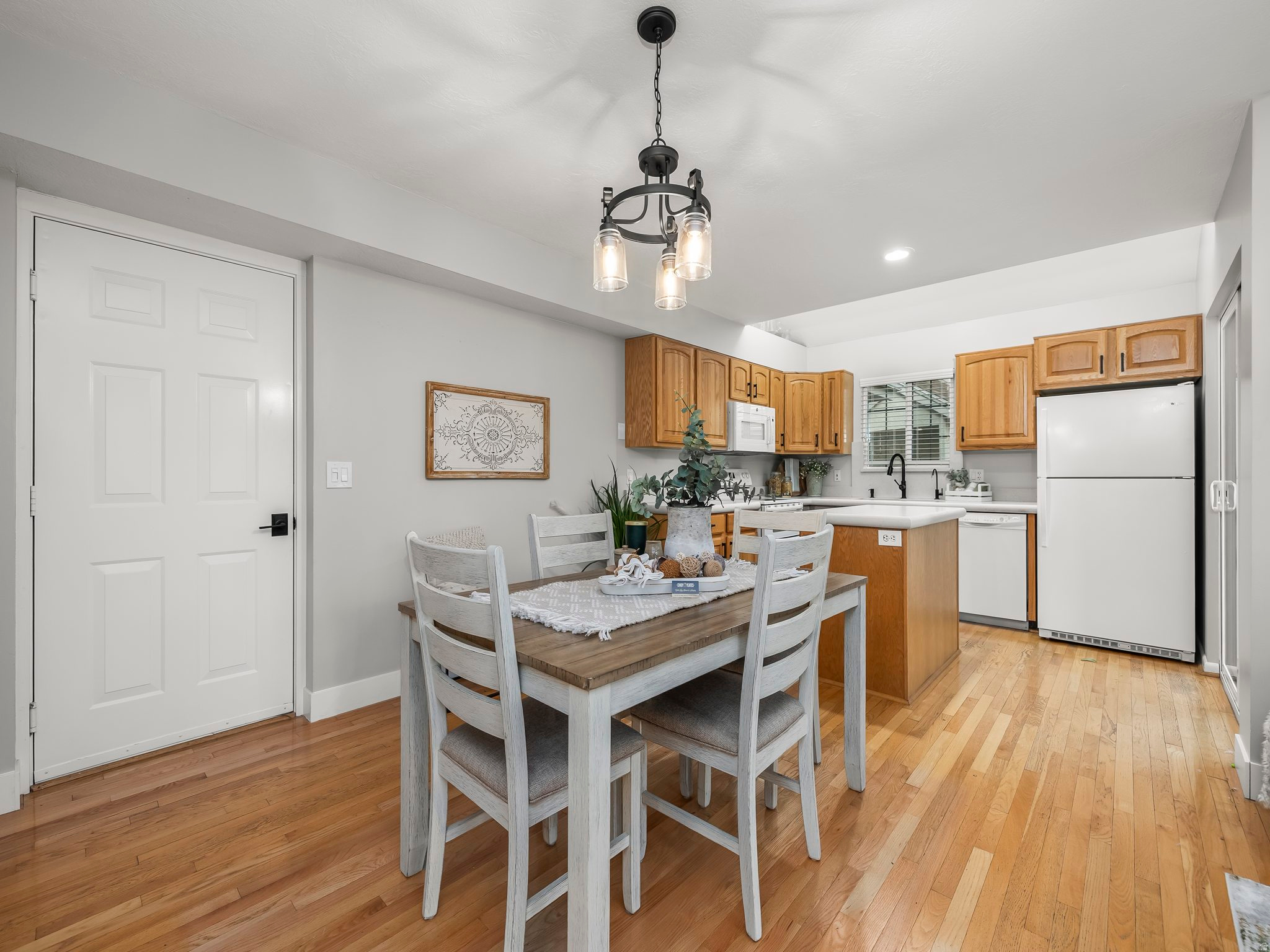 588 E BRIARSPRINGS CIR