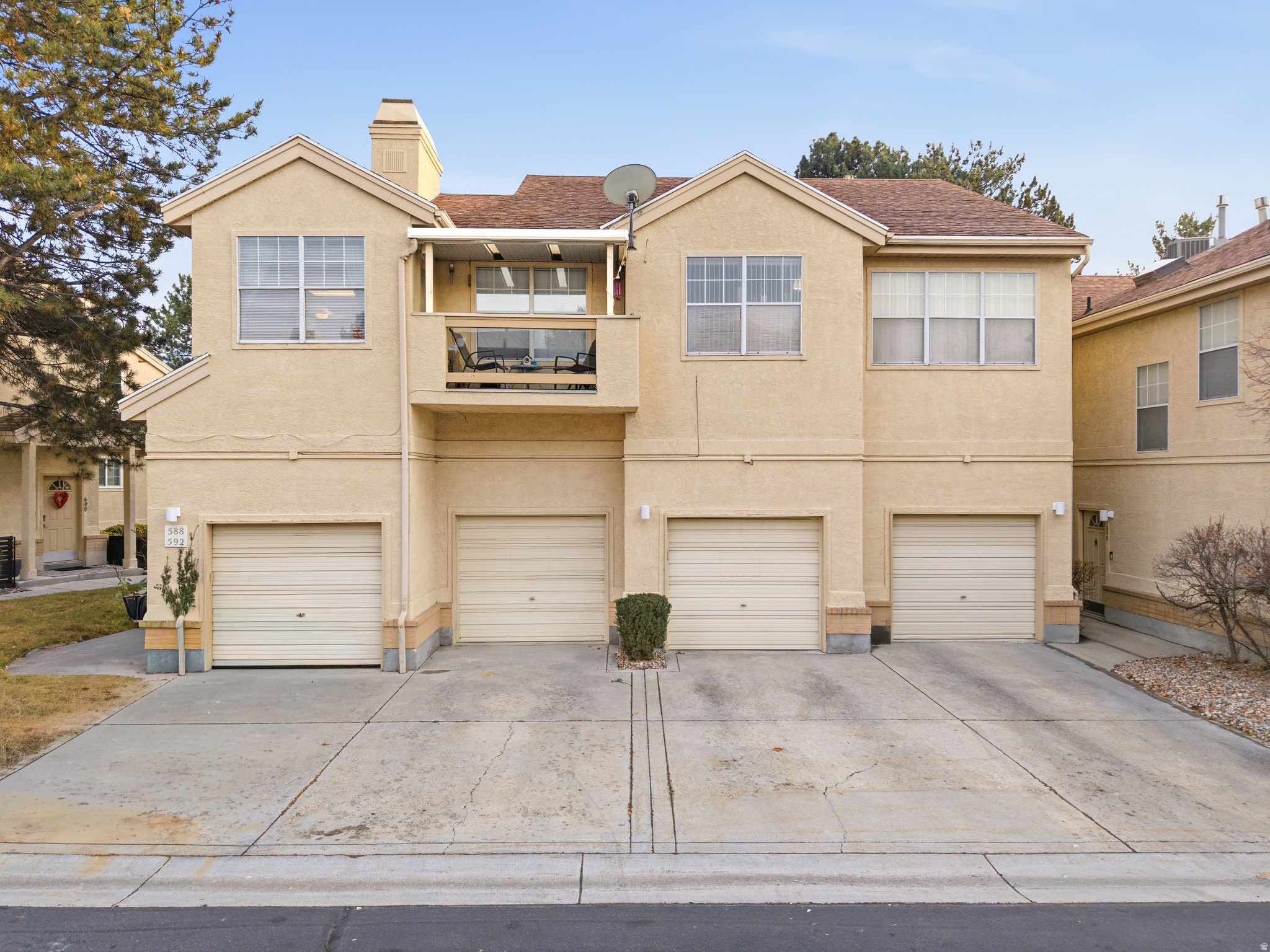588 E BRIARSPRINGS CIR
