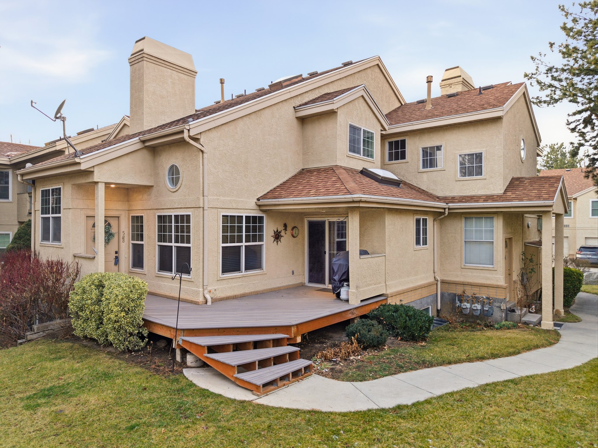 588 E BRIARSPRINGS CIR
