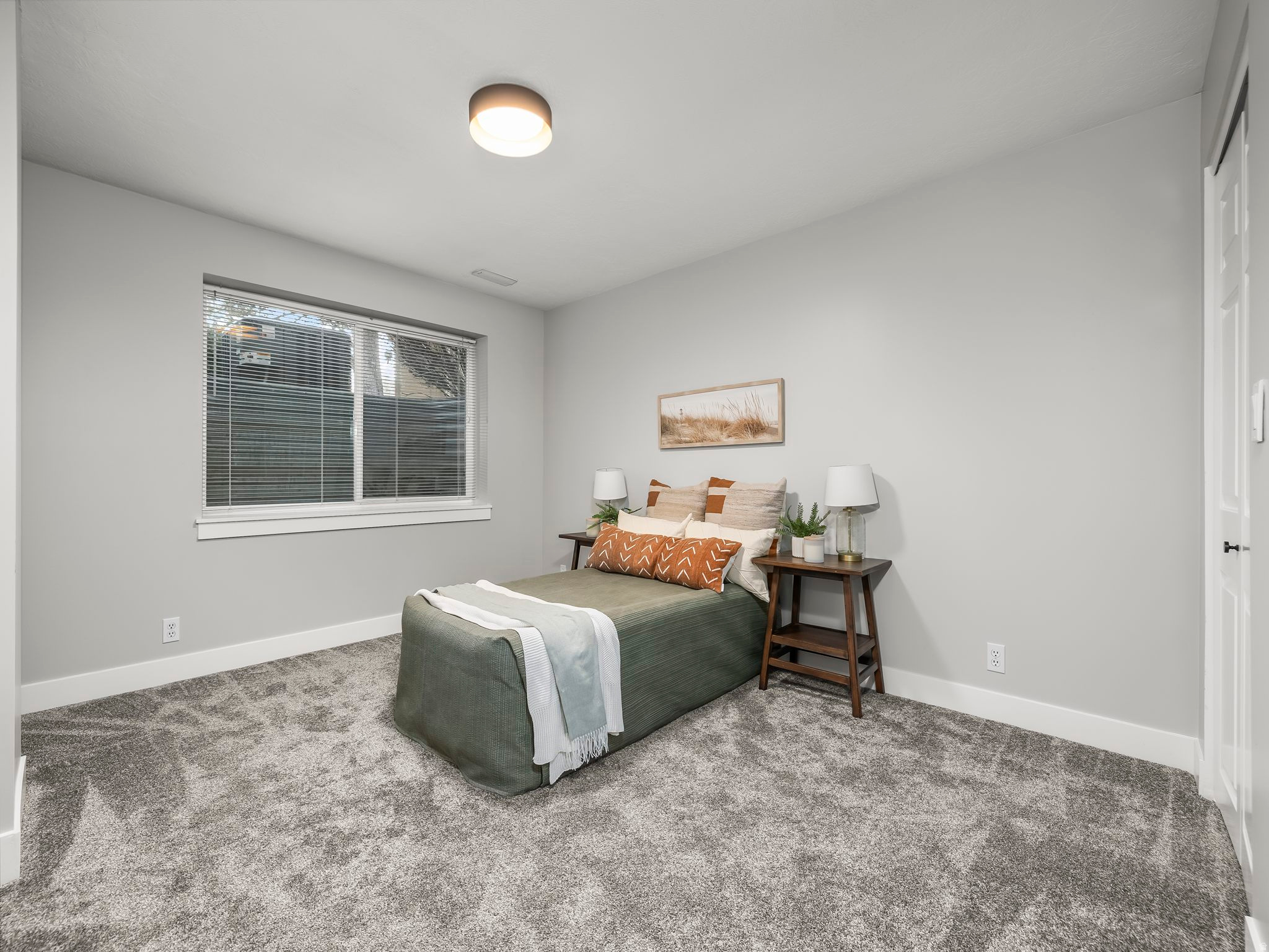 588 E BRIARSPRINGS CIR