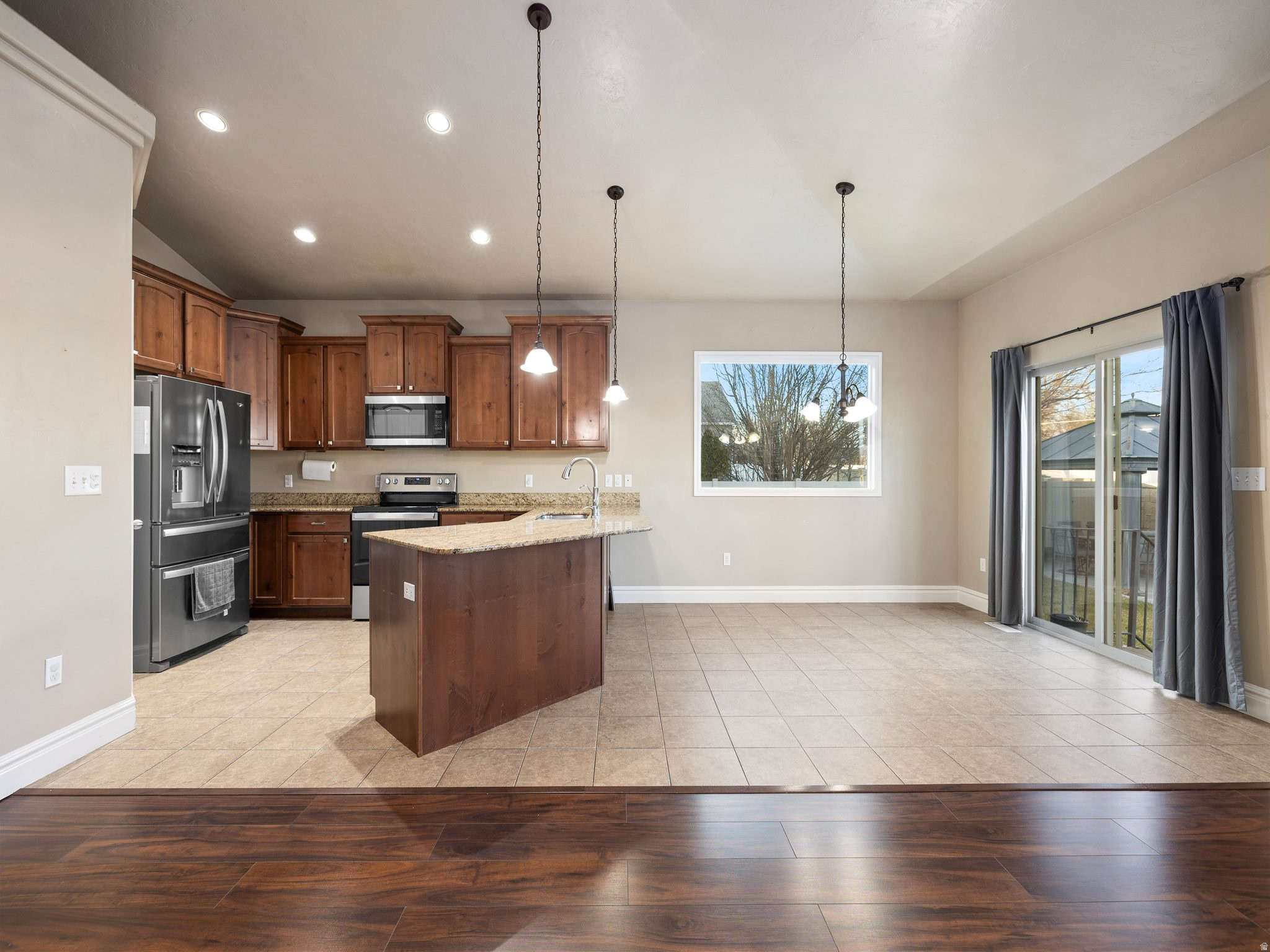 3428 W CHATEL DR