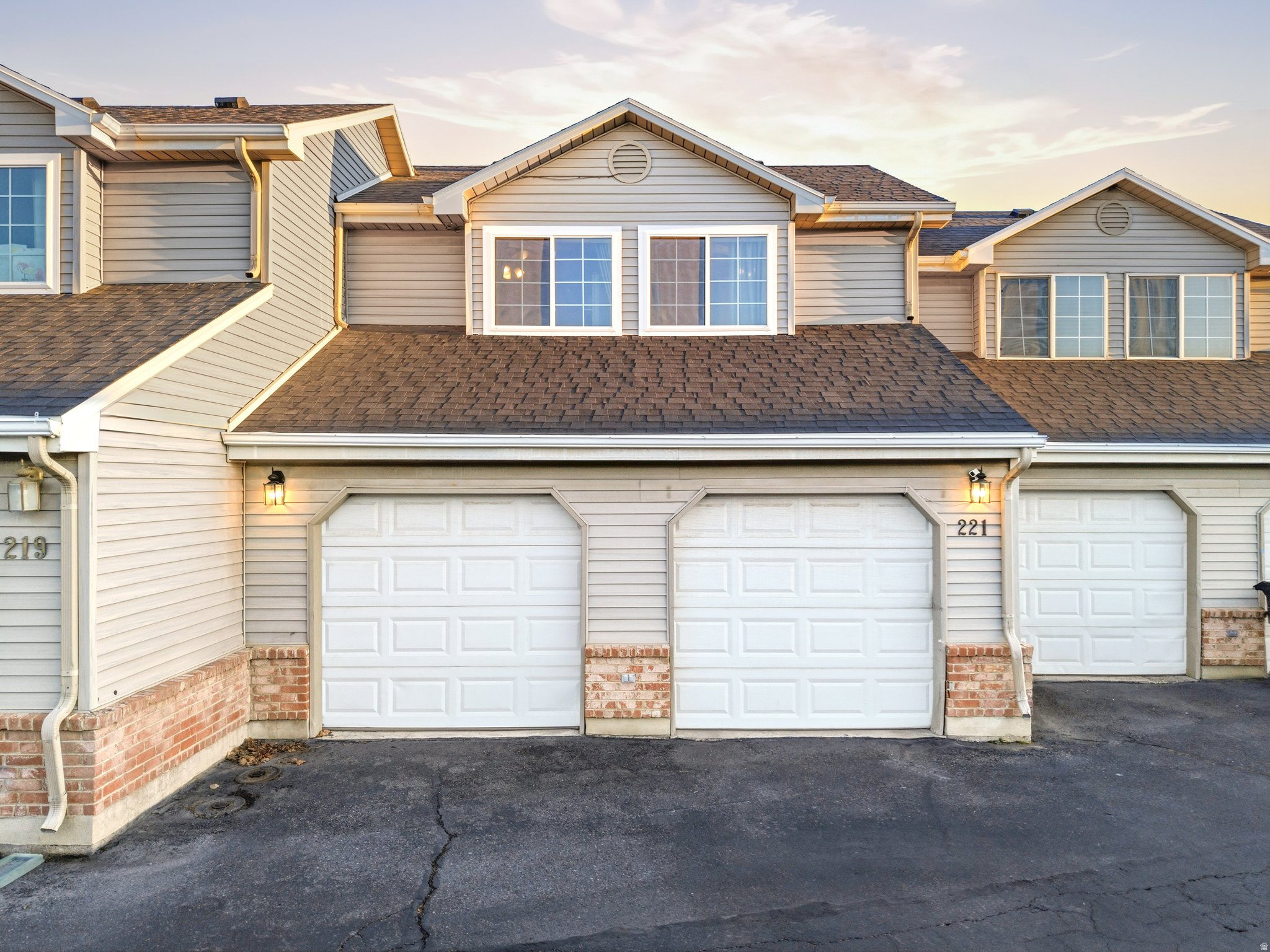 221 S MAJESTIC MEADOWS DR