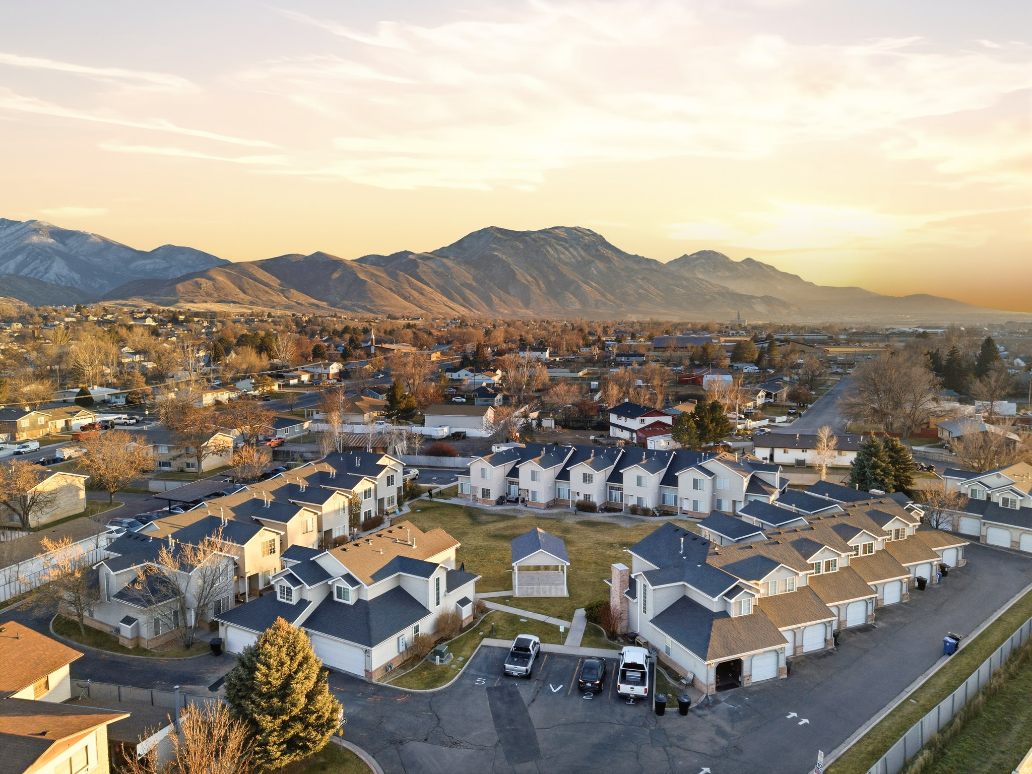 221 S MAJESTIC MEADOWS DR
