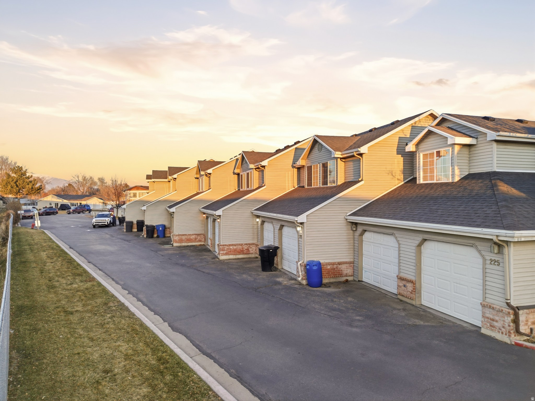 221 S MAJESTIC MEADOWS DR