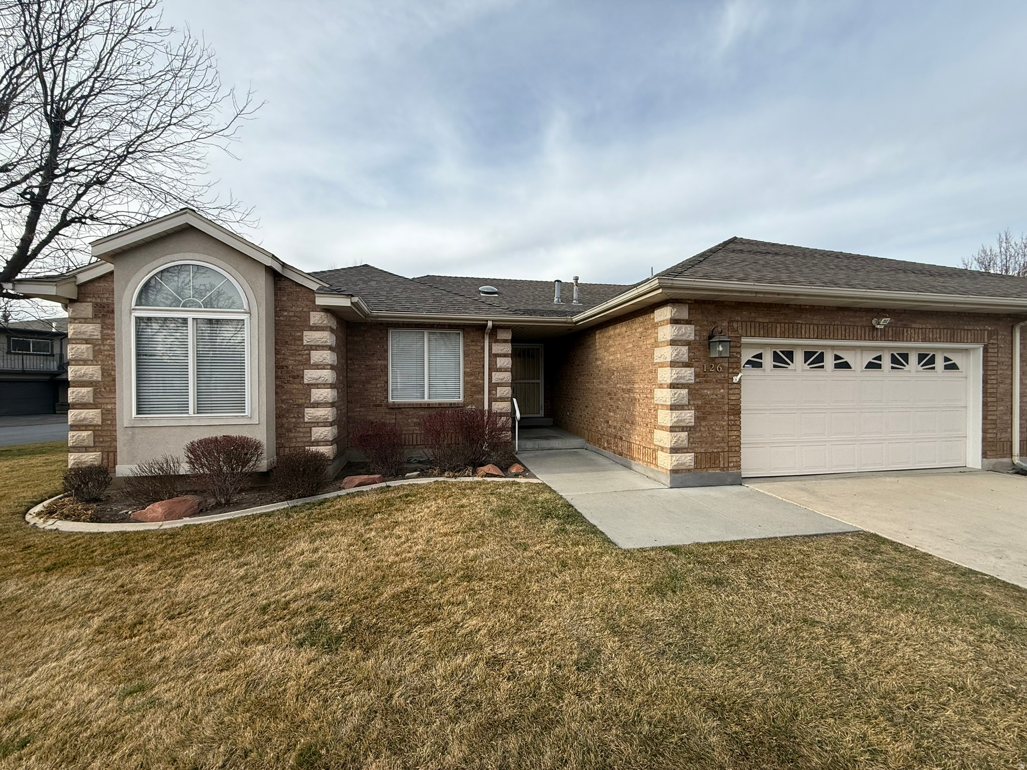 126 WOODSIDE DR