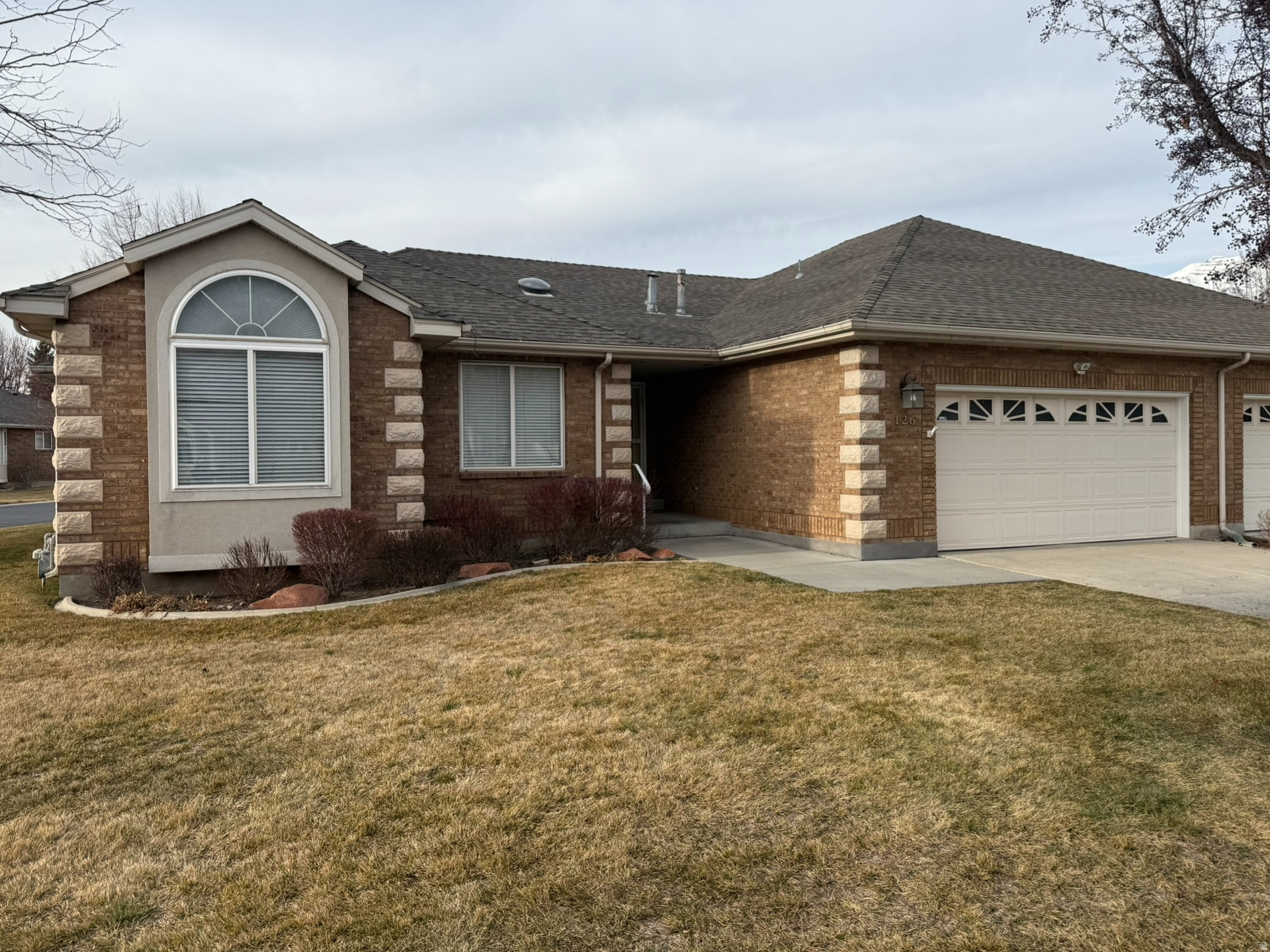 126 WOODSIDE DR
