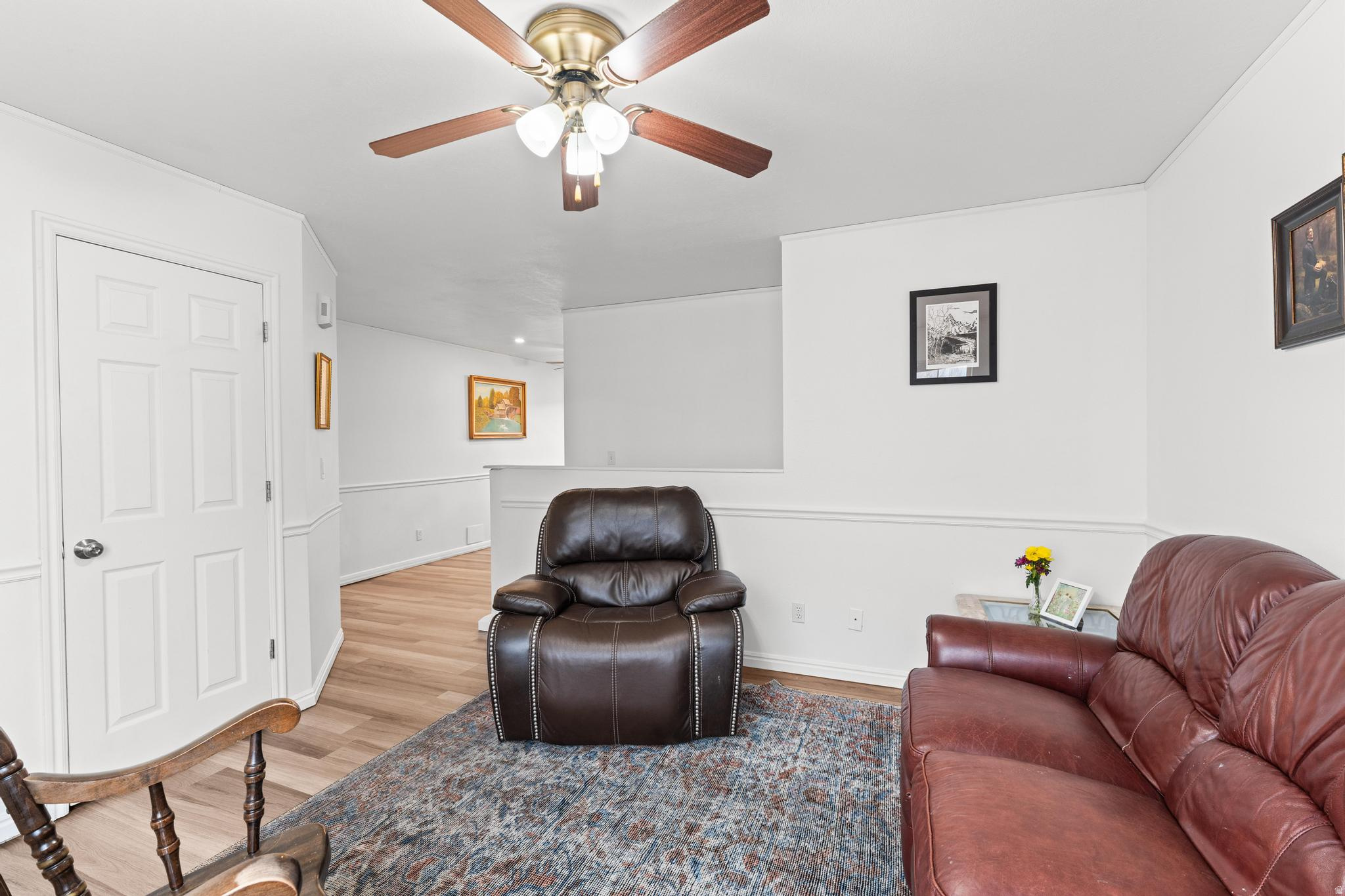1563 E MOUNTAIN VIEW DR