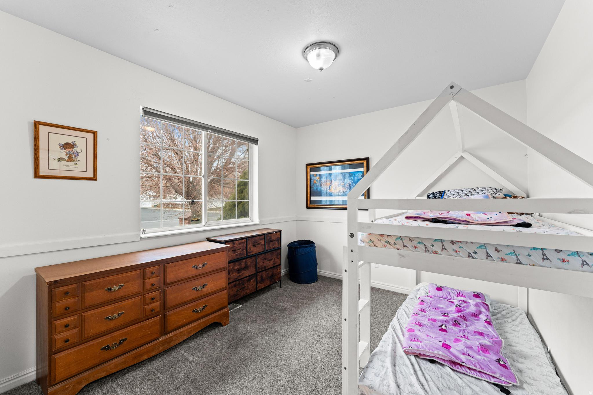 1563 E MOUNTAIN VIEW DR