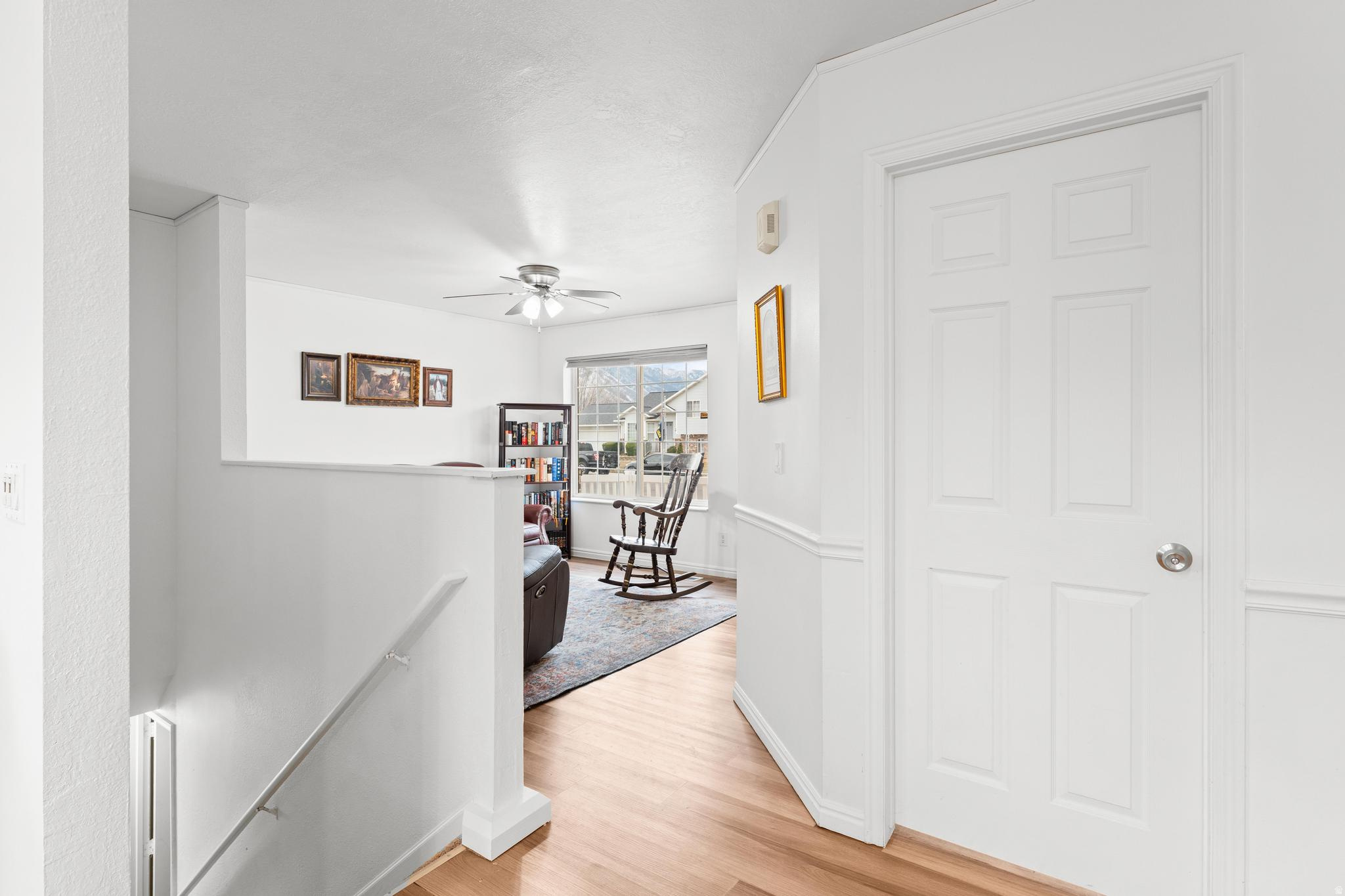 1563 E MOUNTAIN VIEW DR