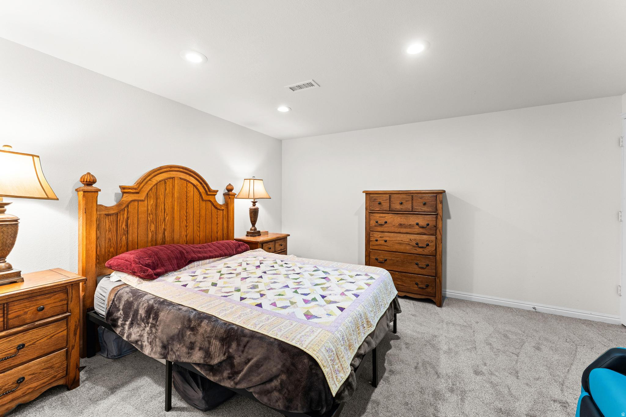 1563 E MOUNTAIN VIEW DR