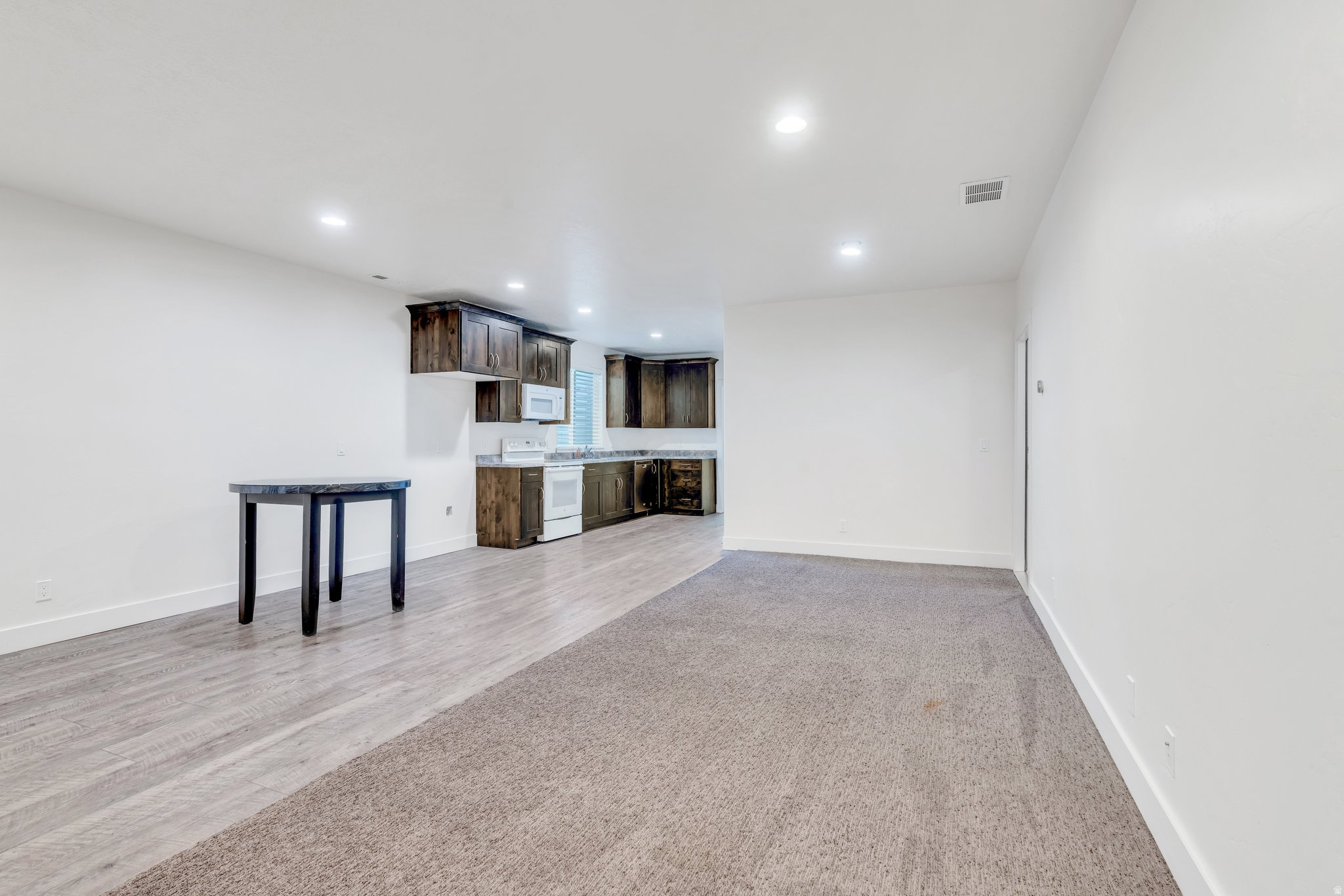 583 E PARKER PL