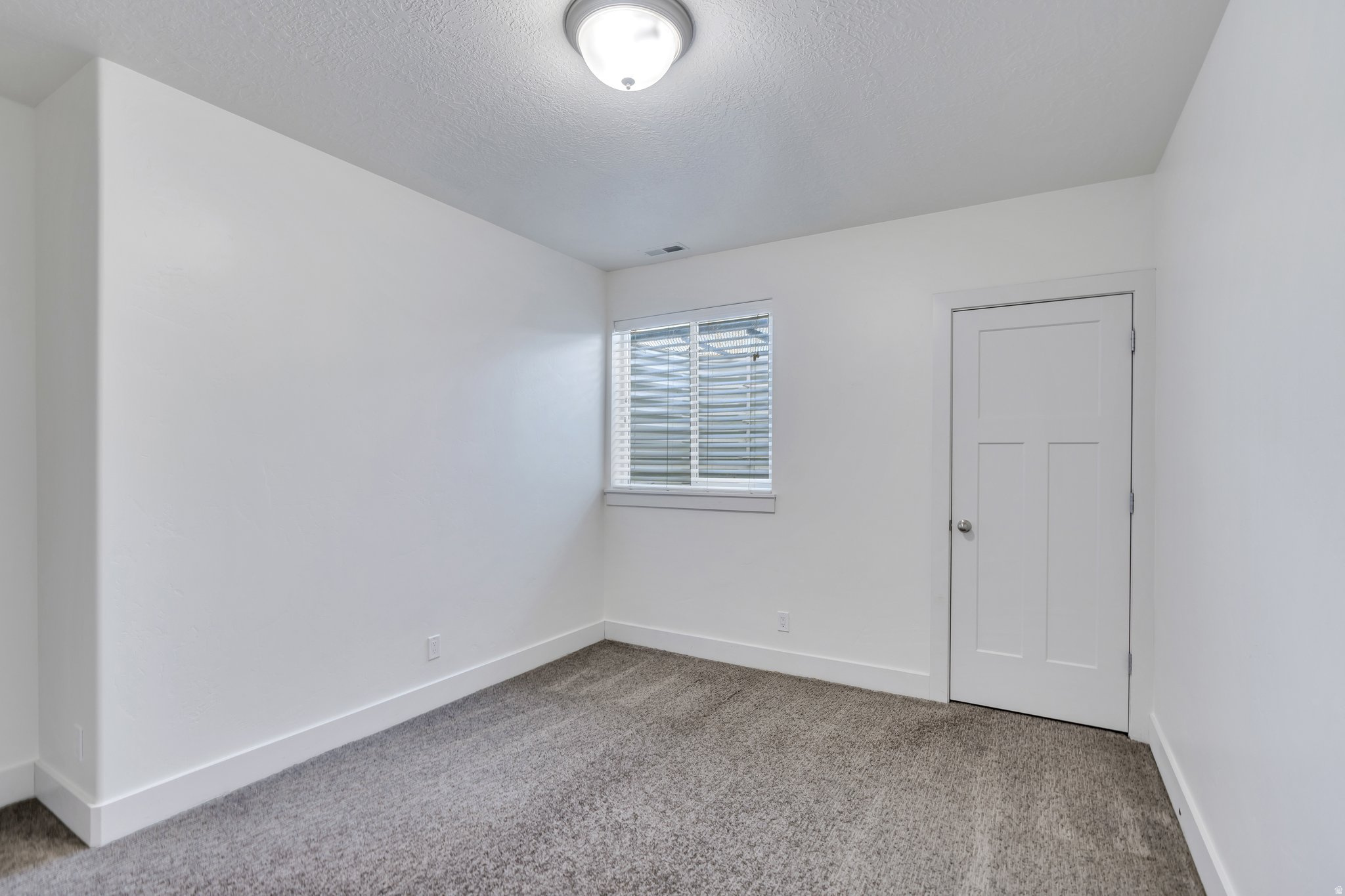 583 E PARKER PL