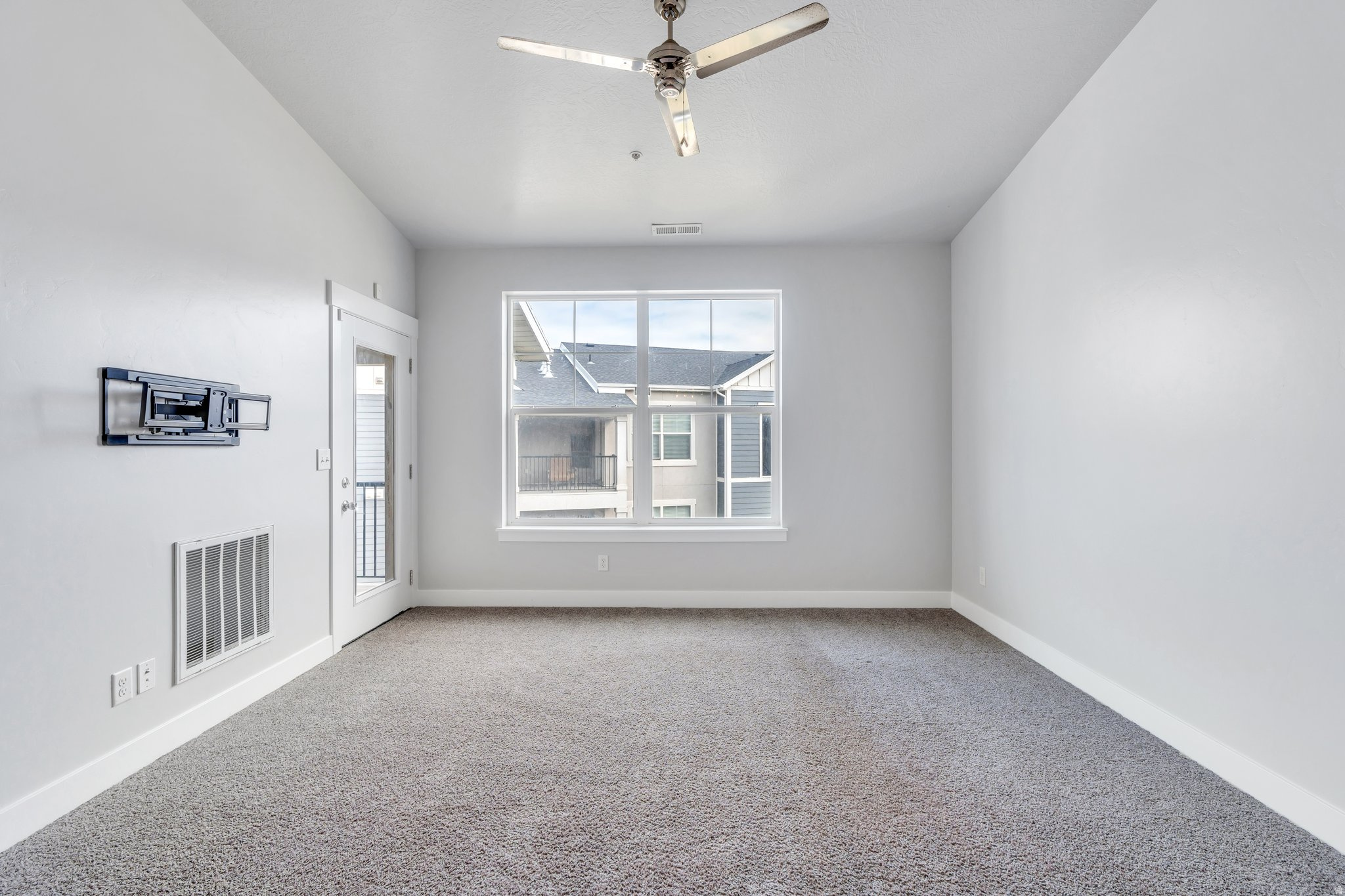 108 W SEASONS DR