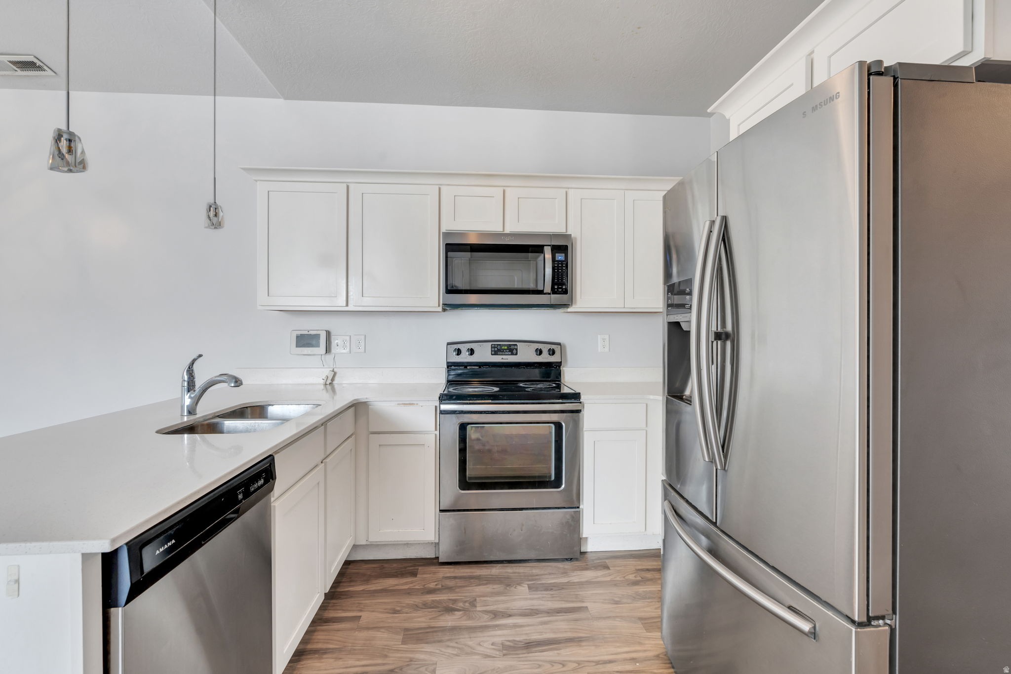 108 W SEASONS DR